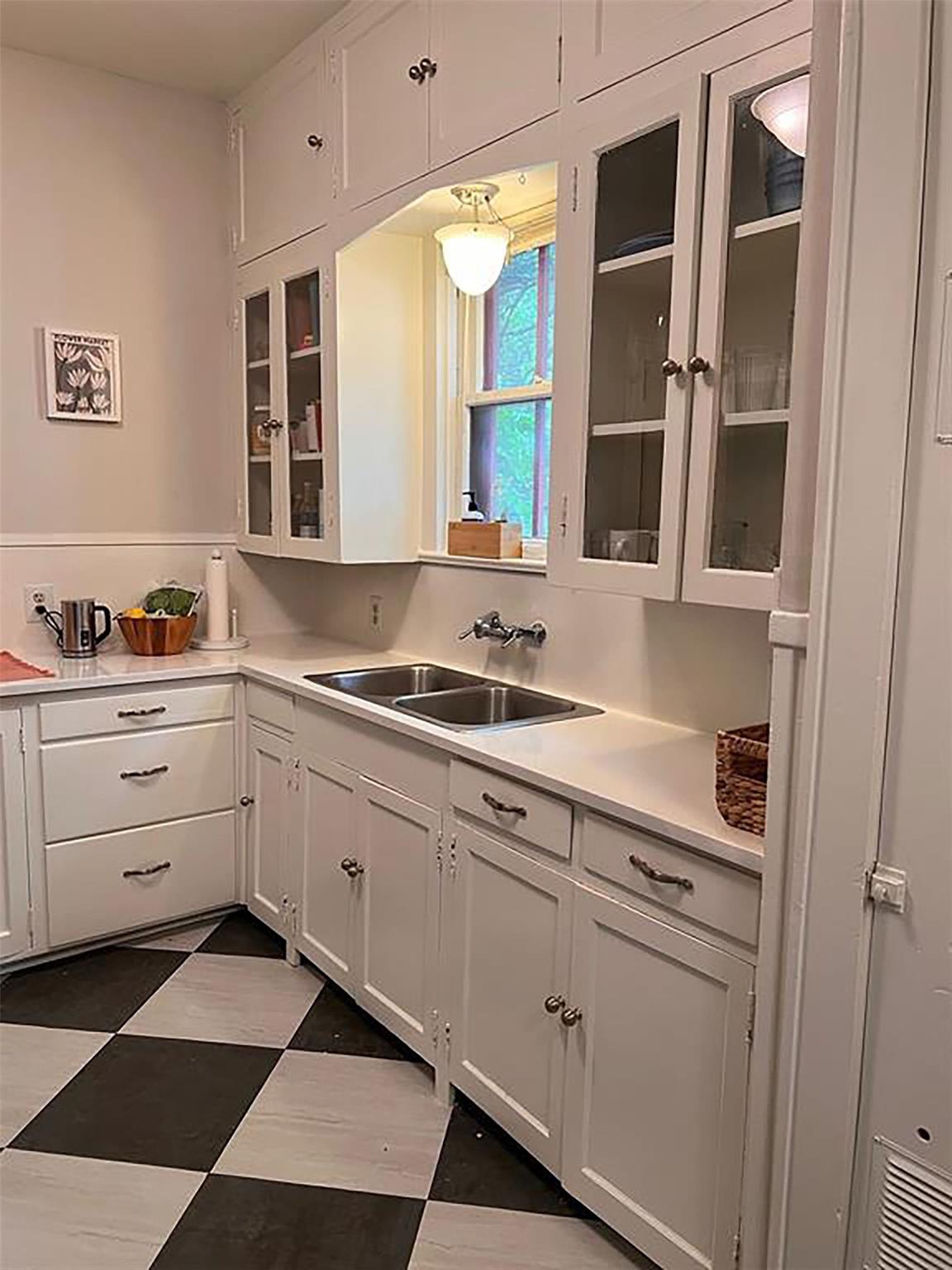 609 Texas, Austin, TX 78705