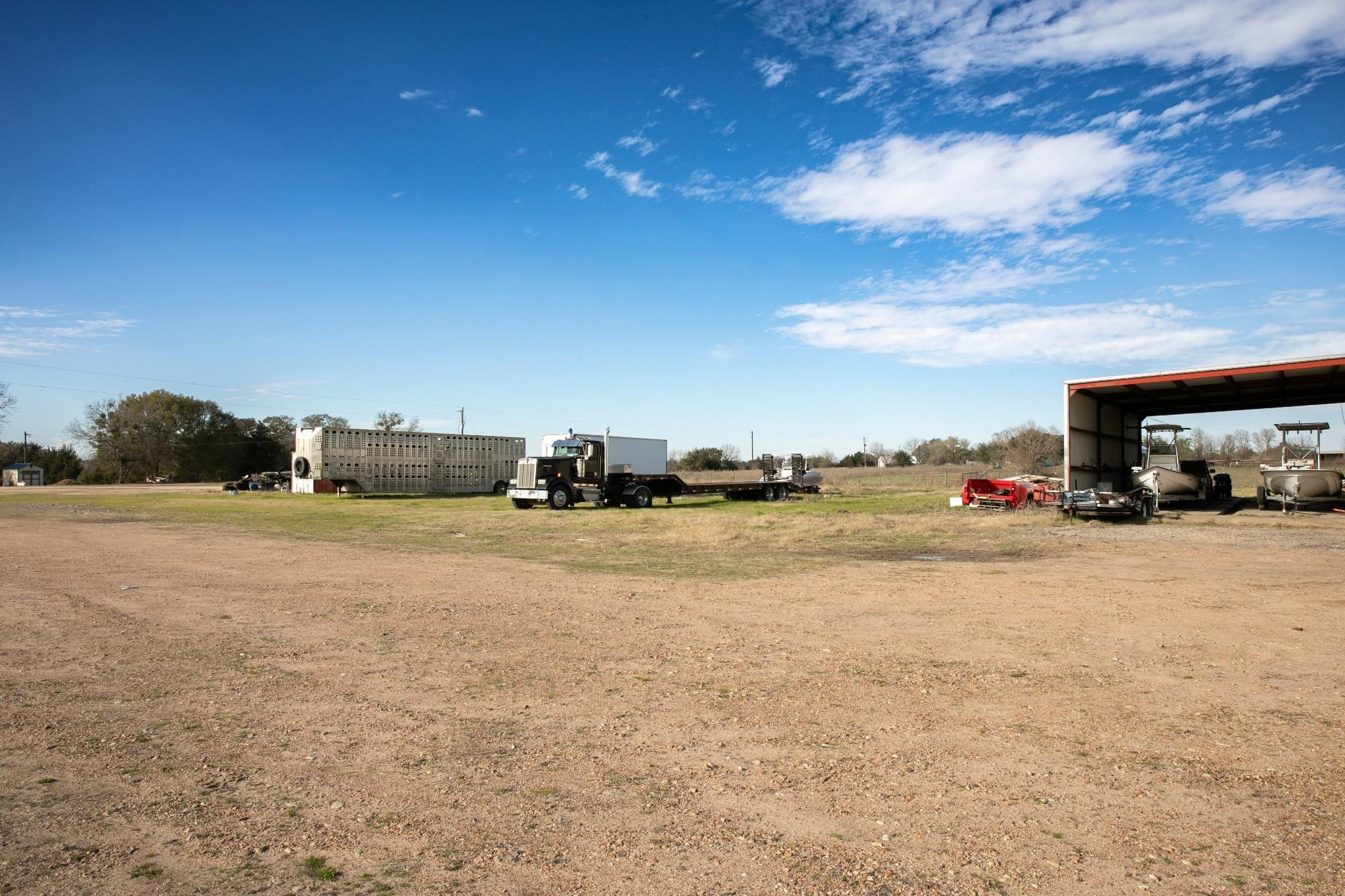 30 Red Tip Ln, Brenham, TX 77833