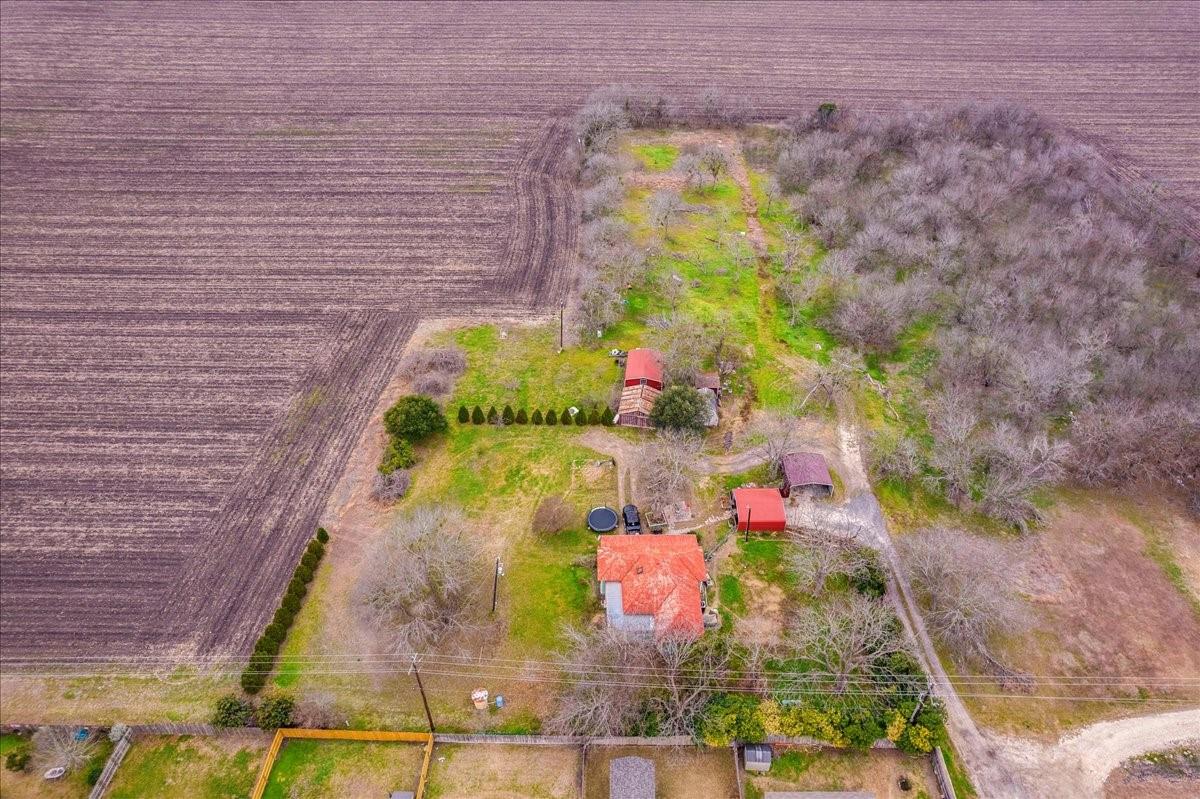 530 Continental Dr, Seguin, TX 78155