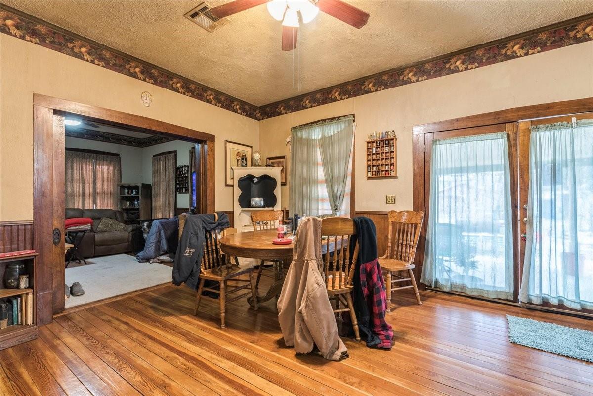 530 Continental Dr, Seguin, TX 78155