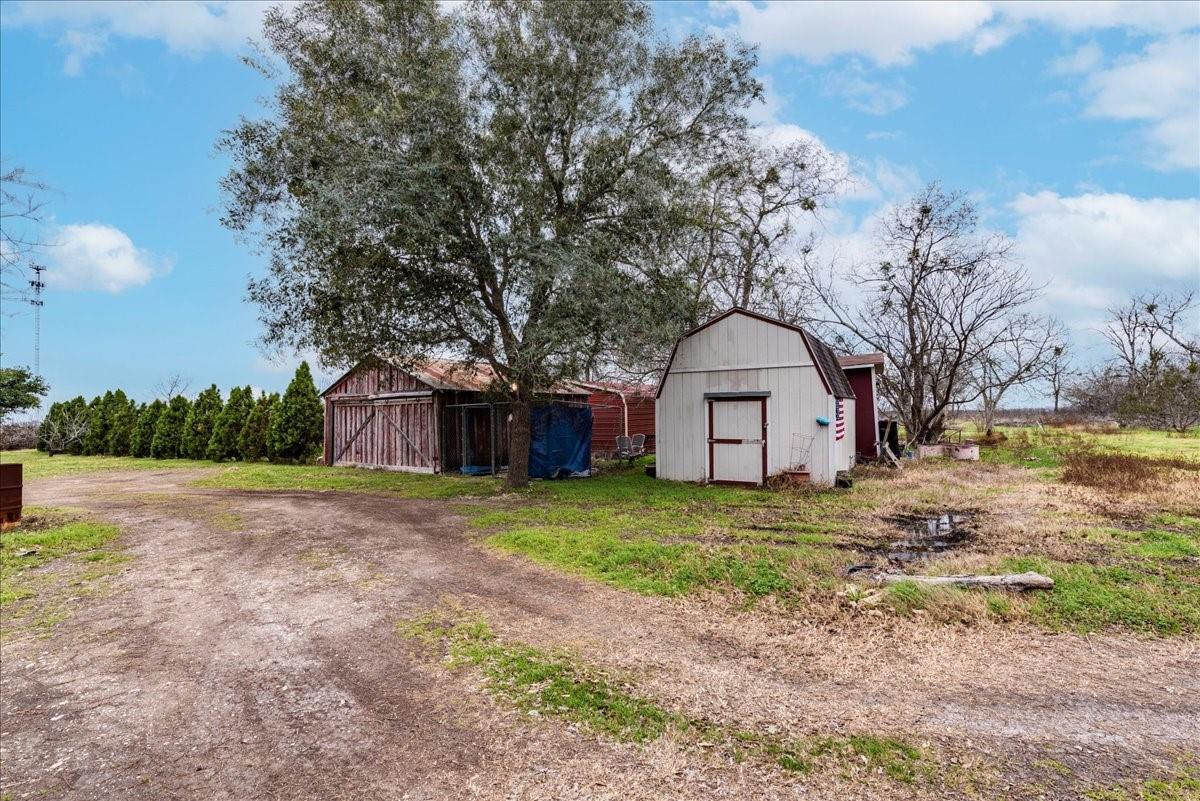 530 Continental Dr, Seguin, TX 78155