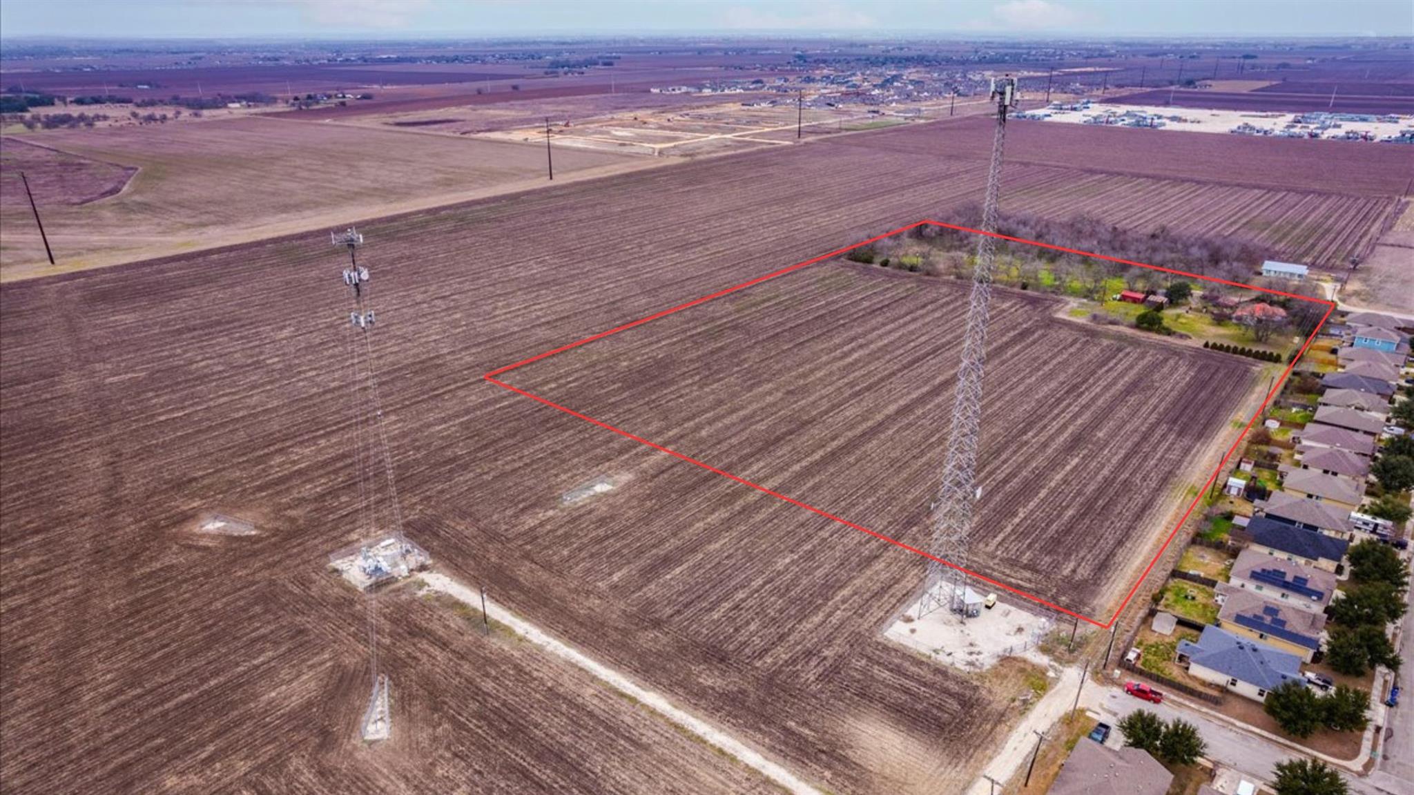 530 Continental Dr, Seguin, TX 78155