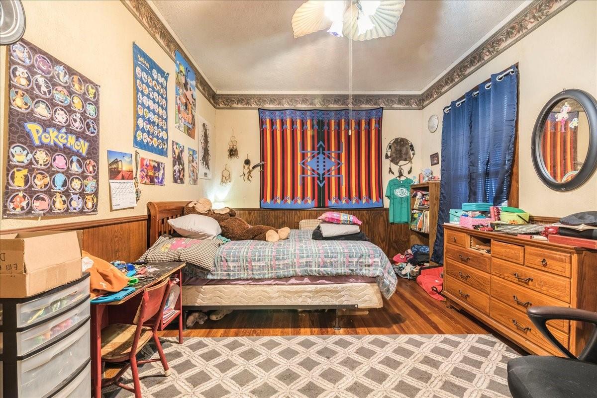 530 Continental Dr, Seguin, TX 78155