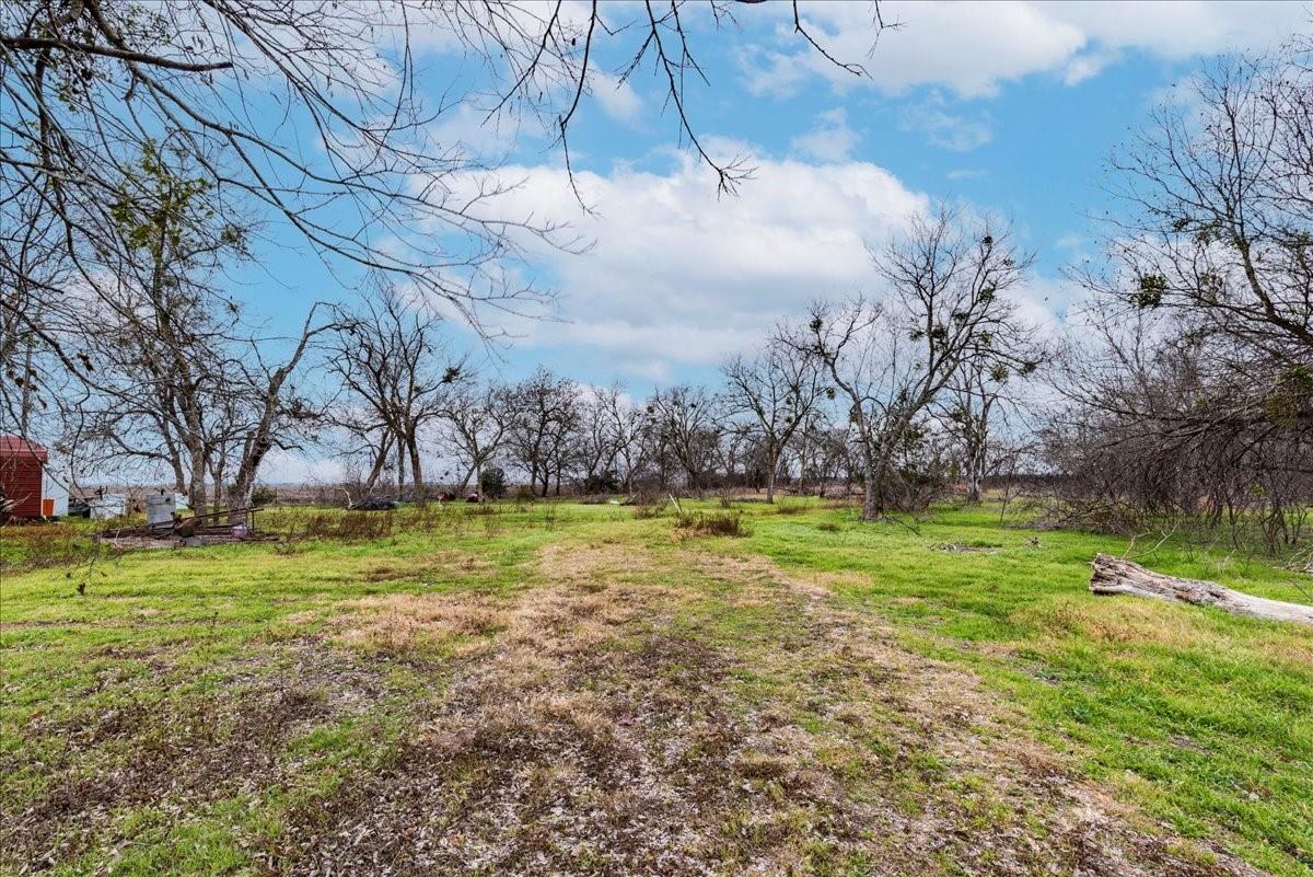 530 Continental Dr, Seguin, TX 78155