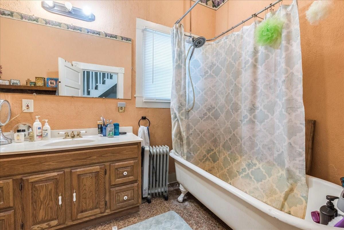 530 Continental Dr, Seguin, TX 78155