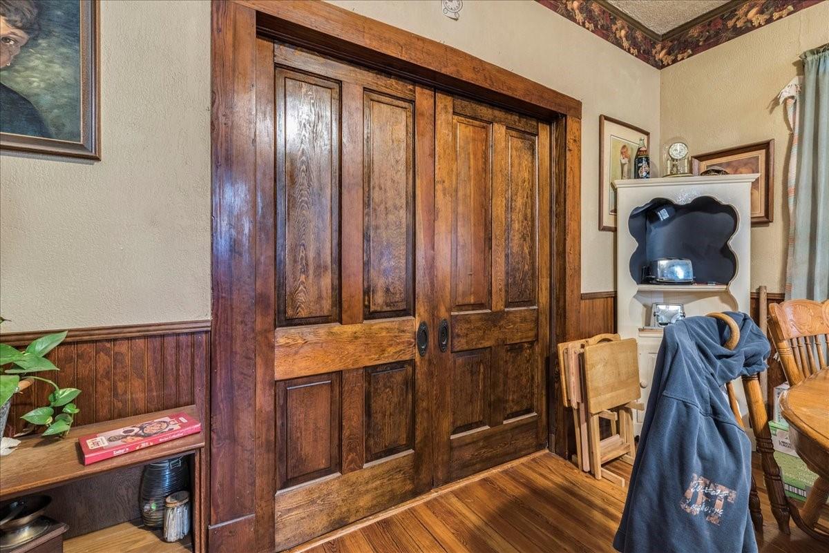 530 Continental Dr, Seguin, TX 78155