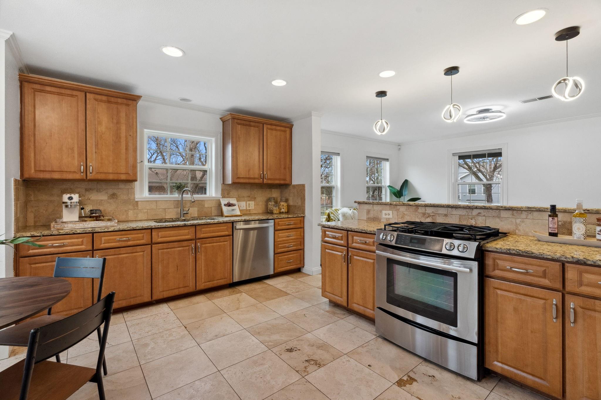 2108 Glendale Pl, Austin, TX 78704