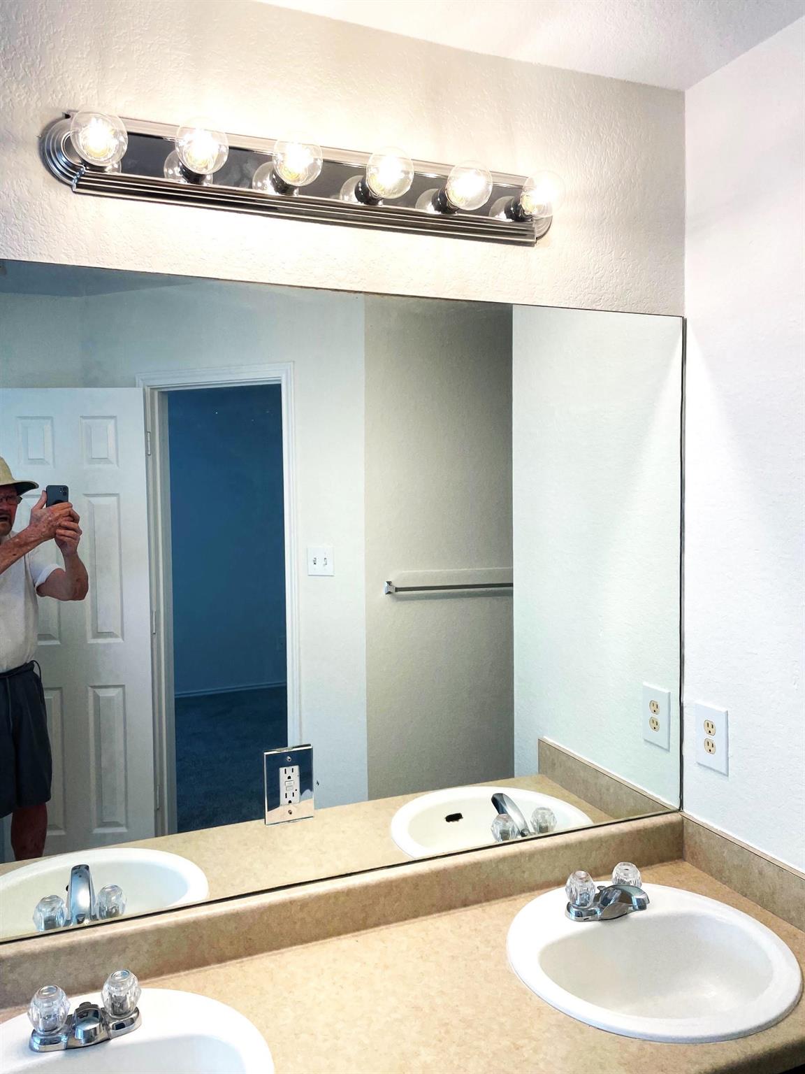 115A Auction Oak # A, Kyle, TX 78640