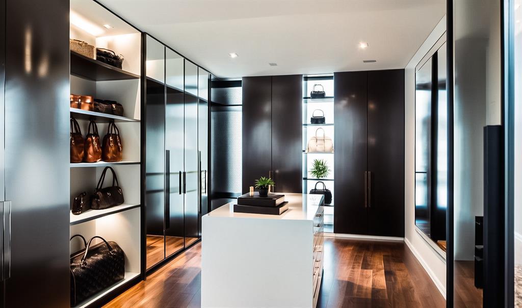 296 N Kamira Dr, Kerrville, TX 78028