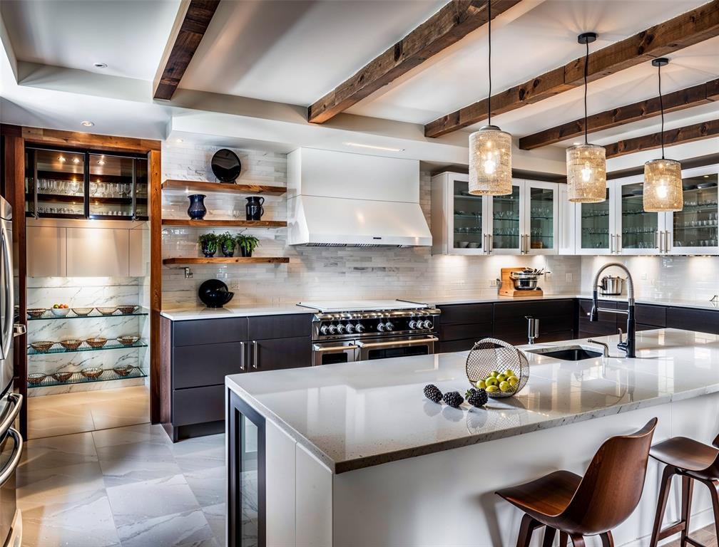 296 N Kamira Dr, Kerrville, TX 78028