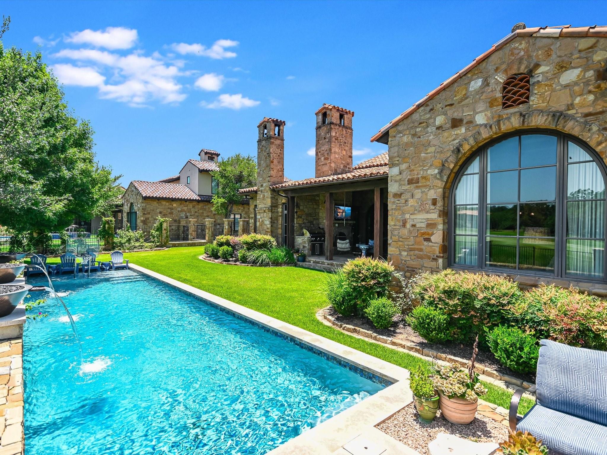 122 Plaza Escondido, Horseshoe Bay, TX 78657