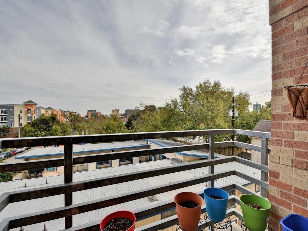 711 W 26th St # 402, Austin, TX 78705