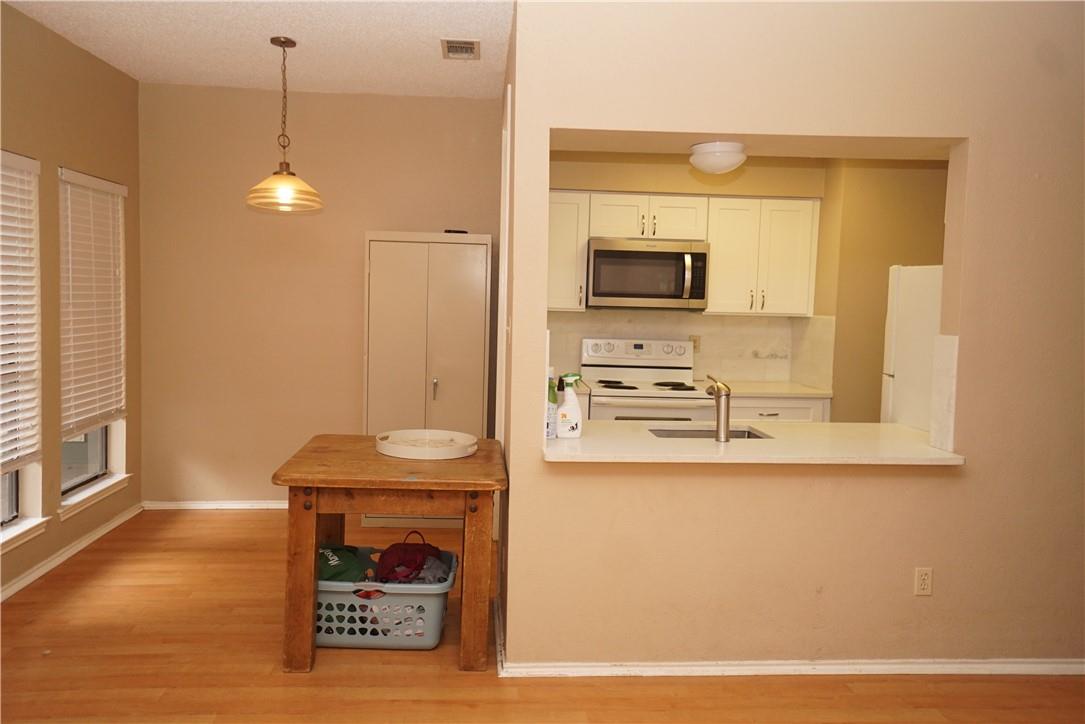 2706 SALADO St # 210, Austin, TX 78705