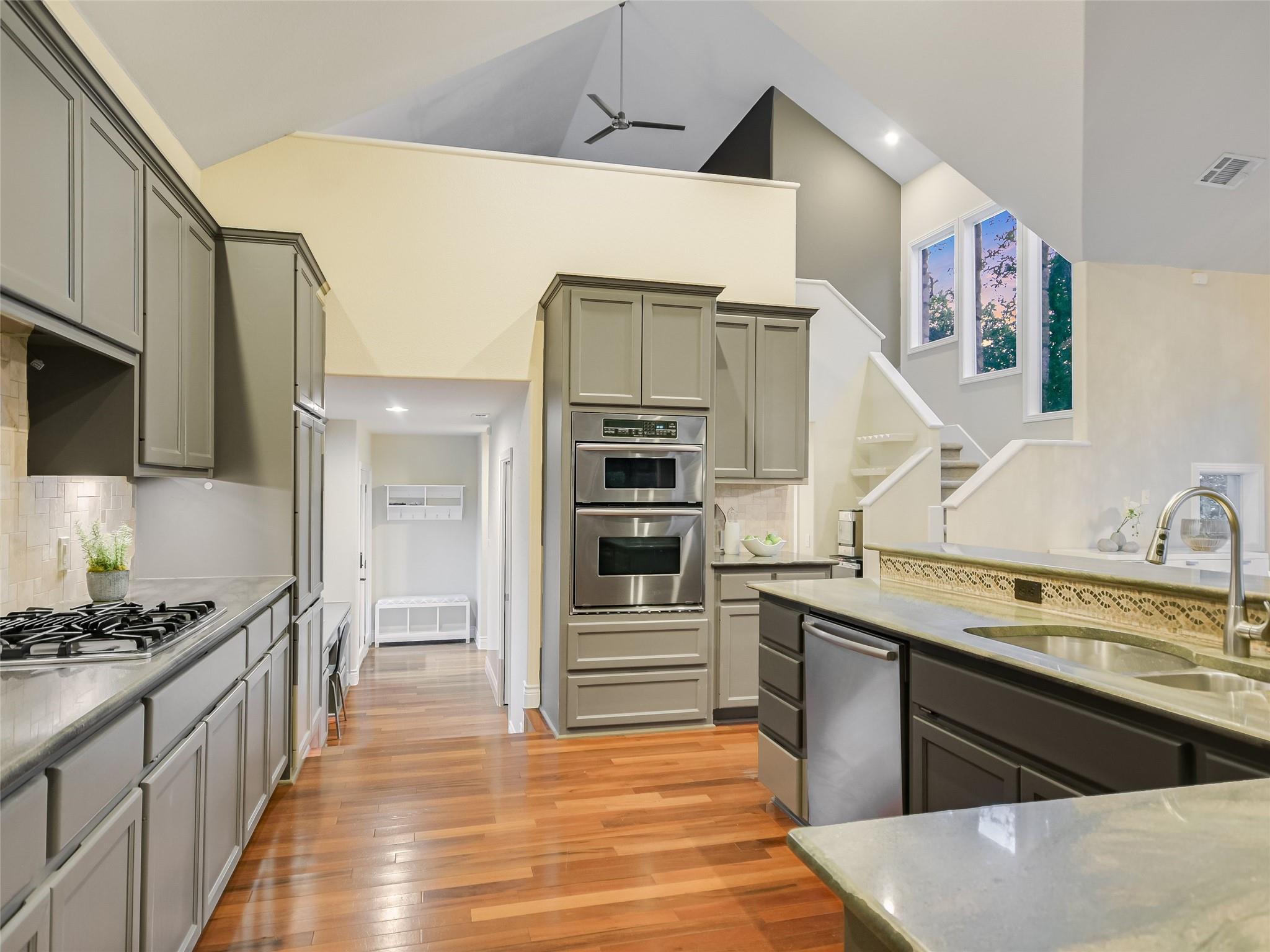417 BEARDSLEY Ln, Austin, TX 78746