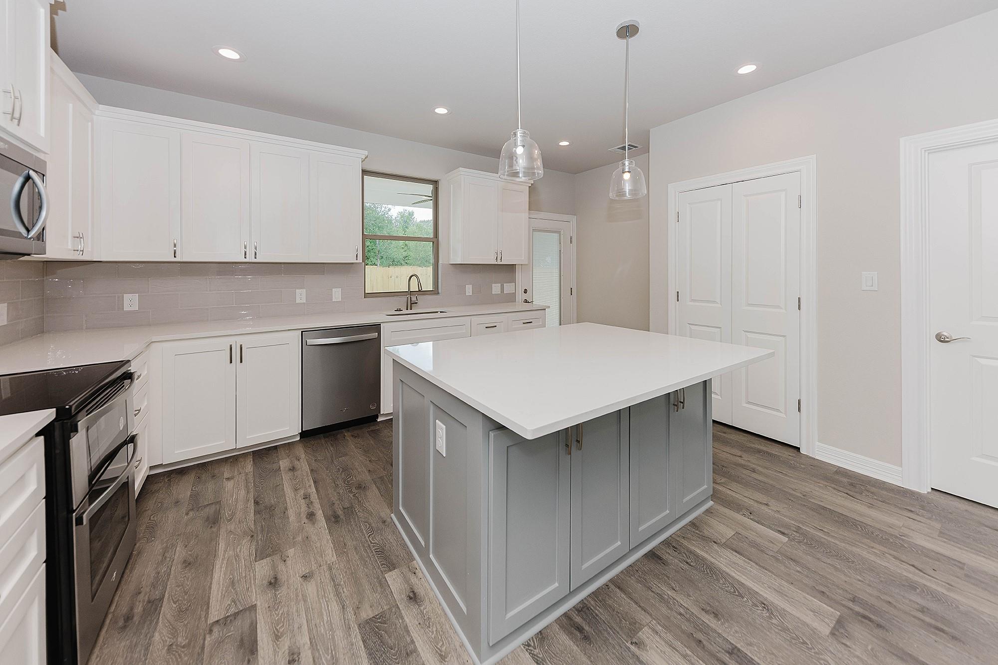 122 W Kikipua Ln, Bastrop, TX 78602