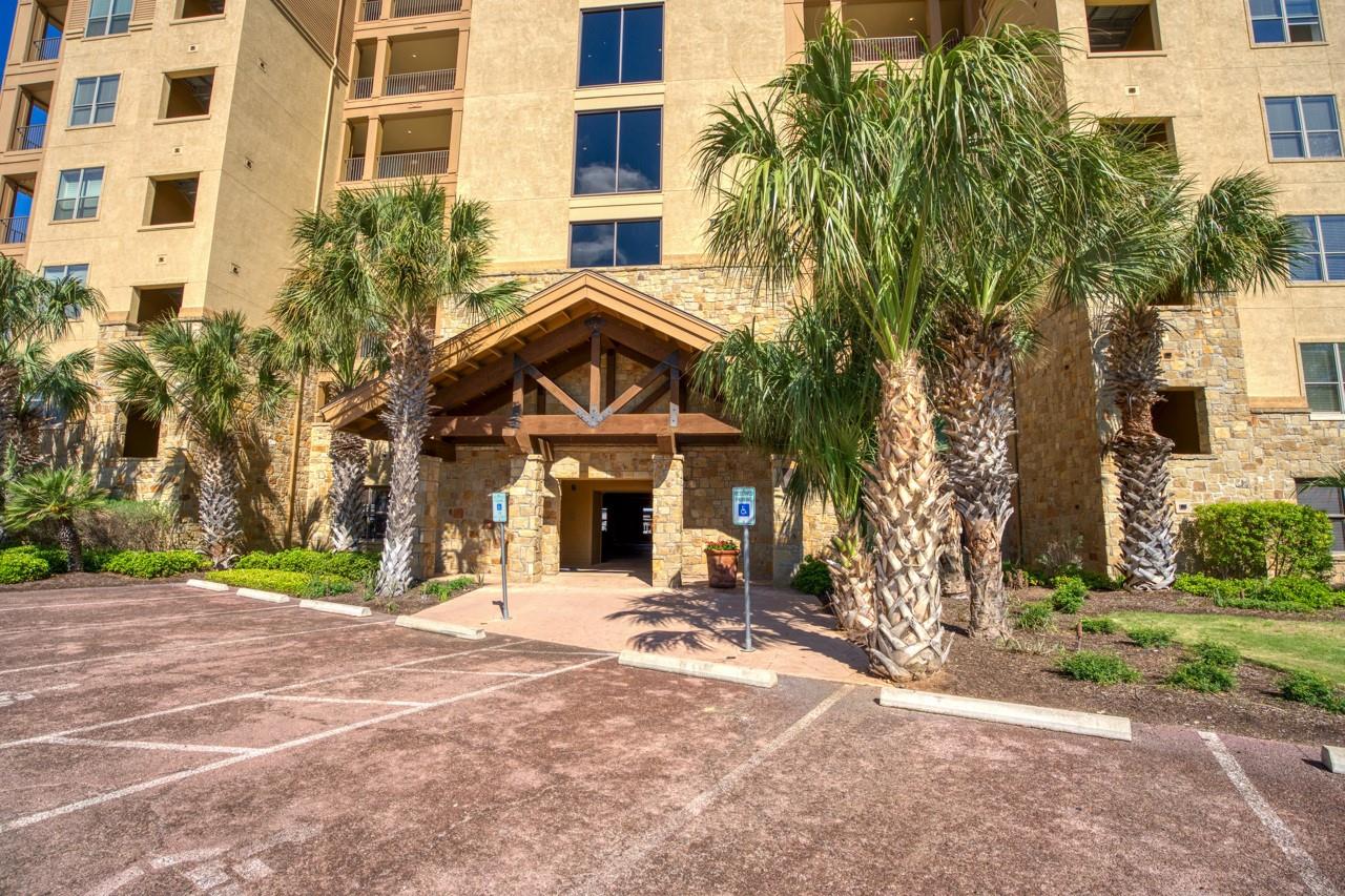 101 W Bank, Horseshoe Bay, TX 78657