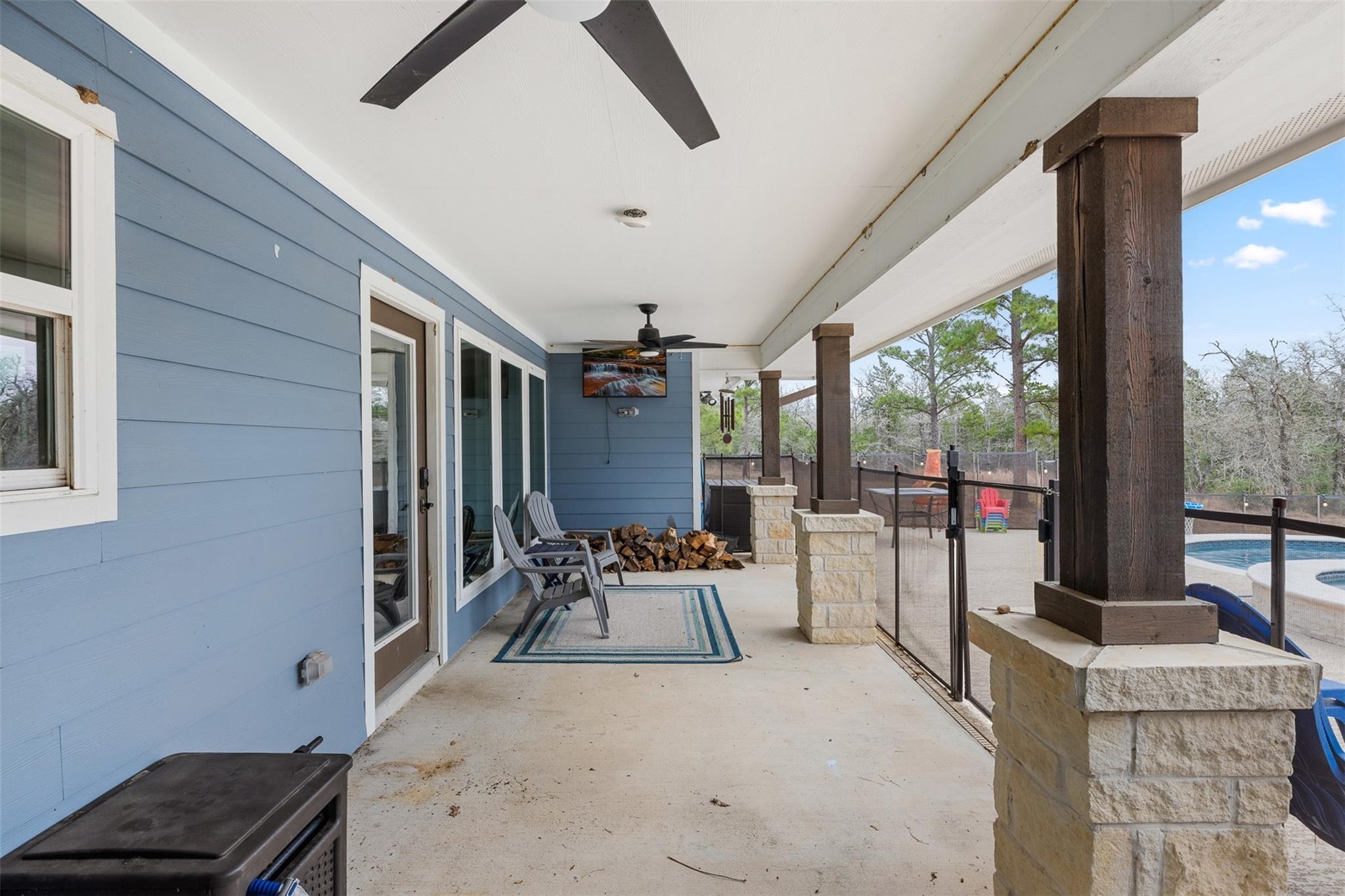 1145 PR 2102, Giddings, TX 78942