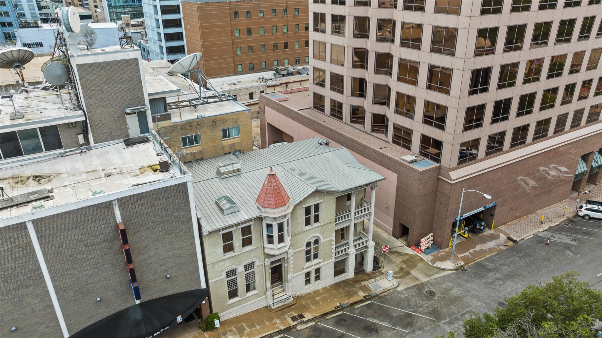 109 E 10th St, Austin, TX 78701