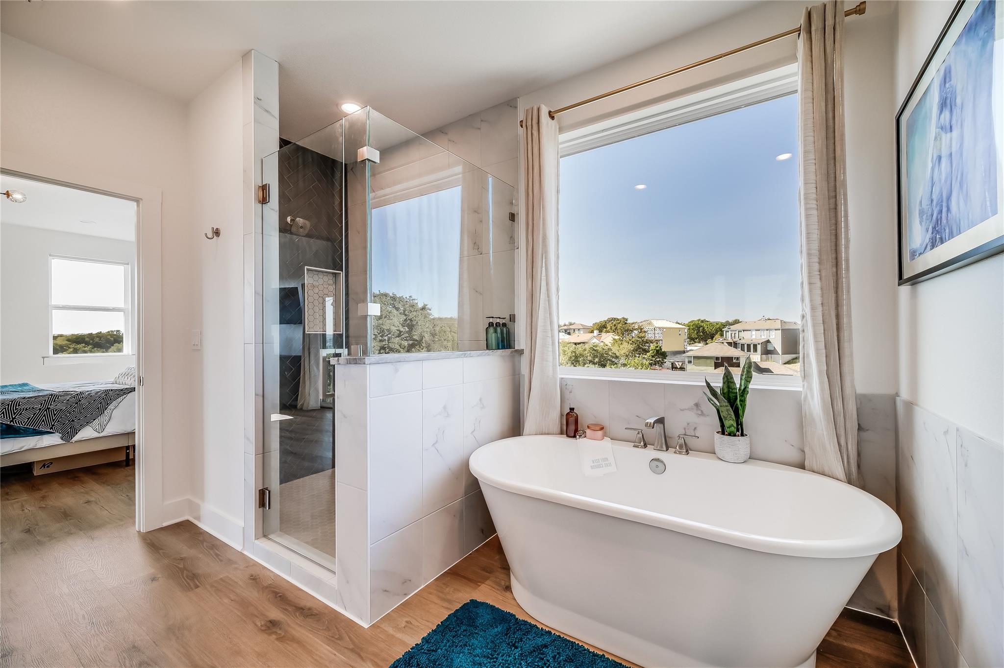 429 Summit Ridge Dr N, Point Venture, TX 78645
