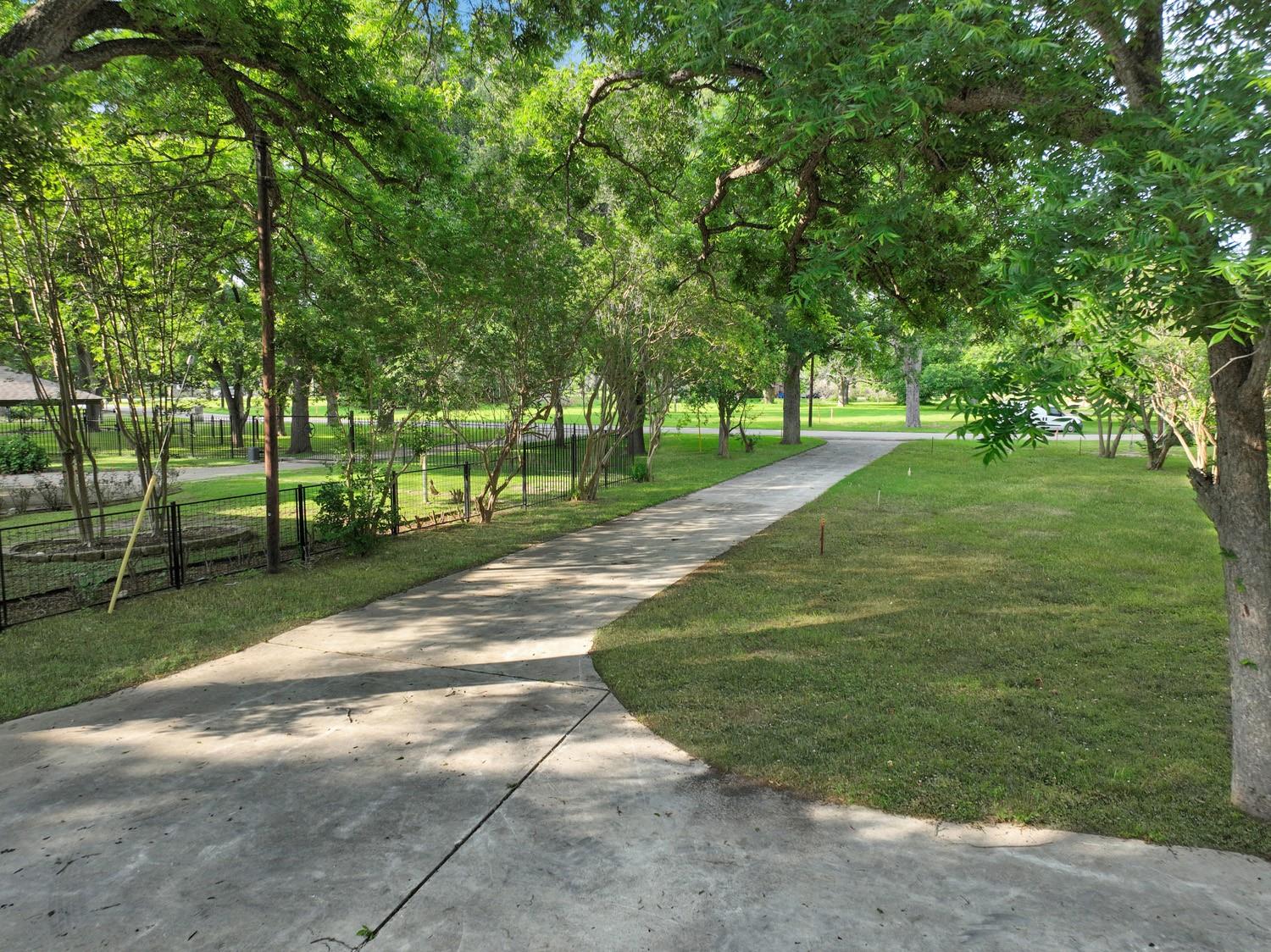 524 Turtle Ln, Seguin, TX 78155
