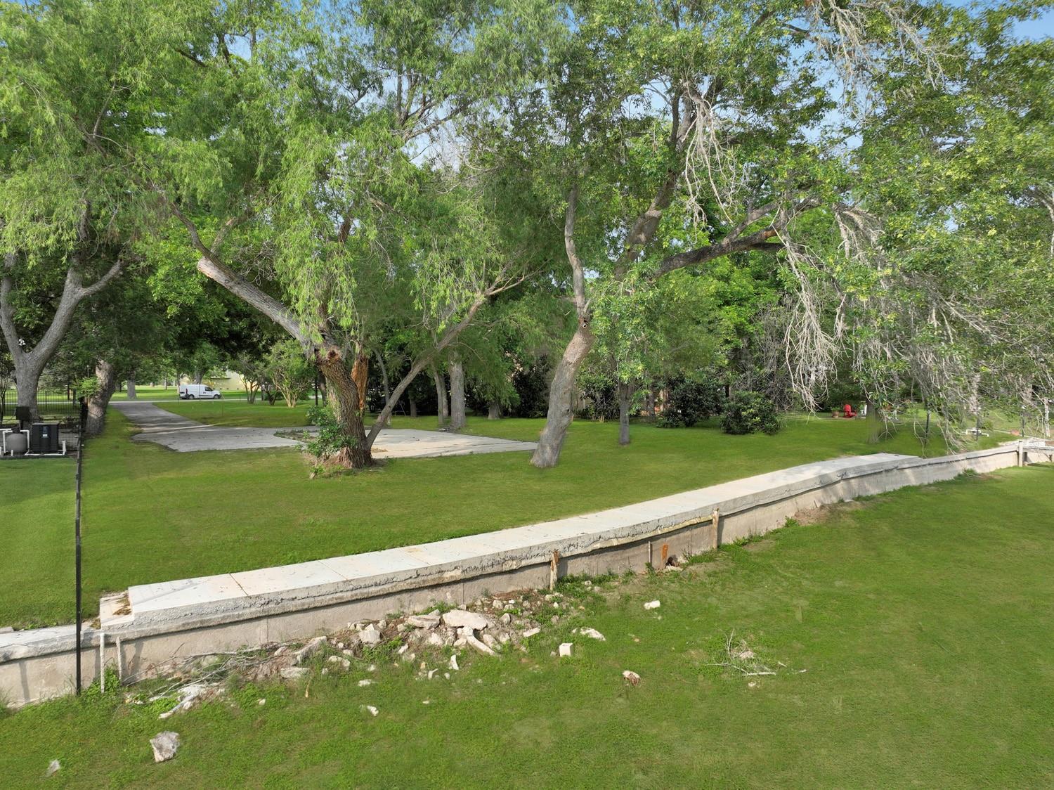 524 Turtle Ln, Seguin, TX 78155