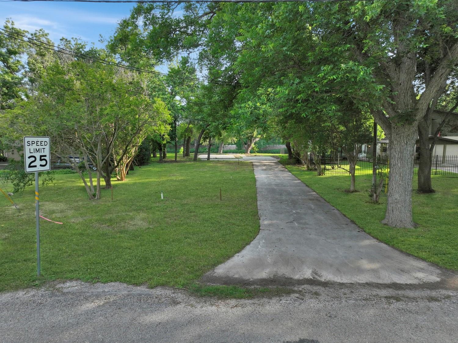 524 Turtle Ln, Seguin, TX 78155