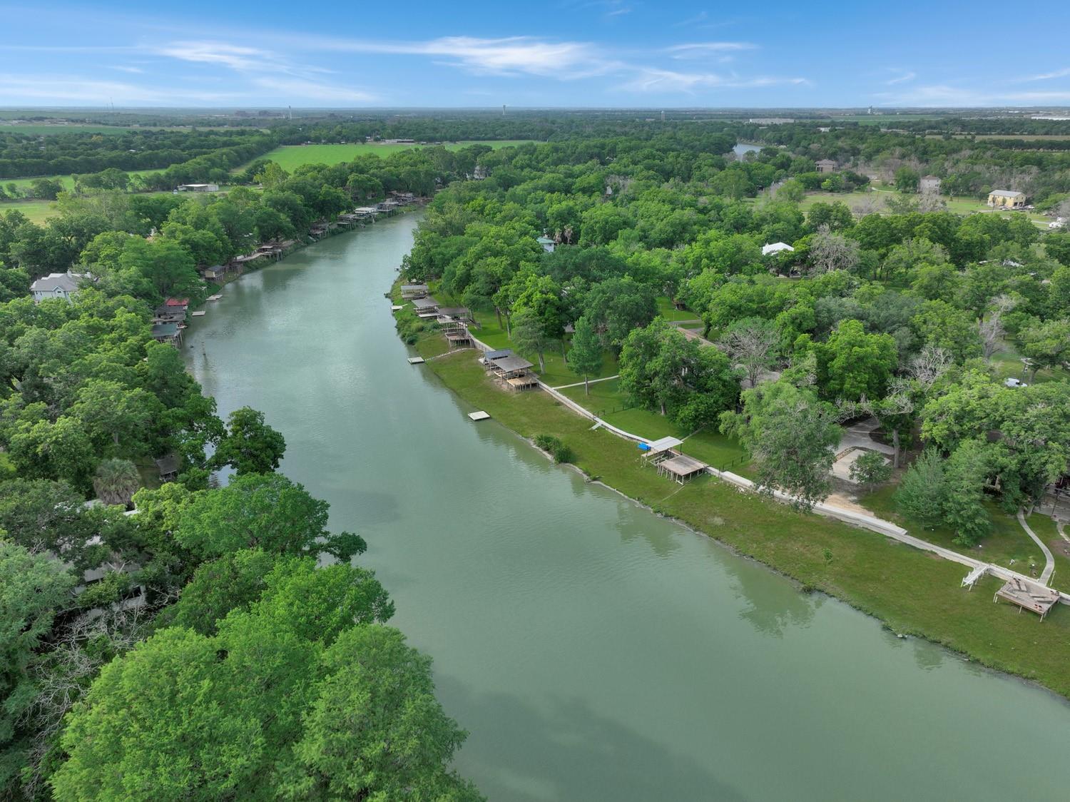 524 Turtle Ln, Seguin, TX 78155