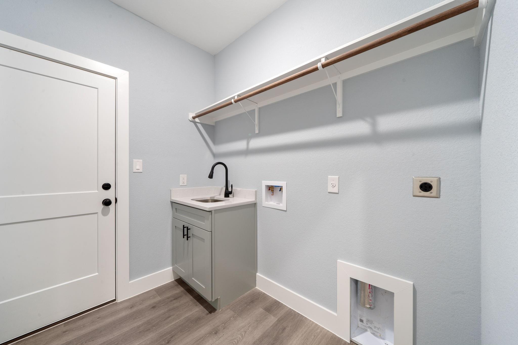 106 Halawa Ct, Bastrop, TX 78602