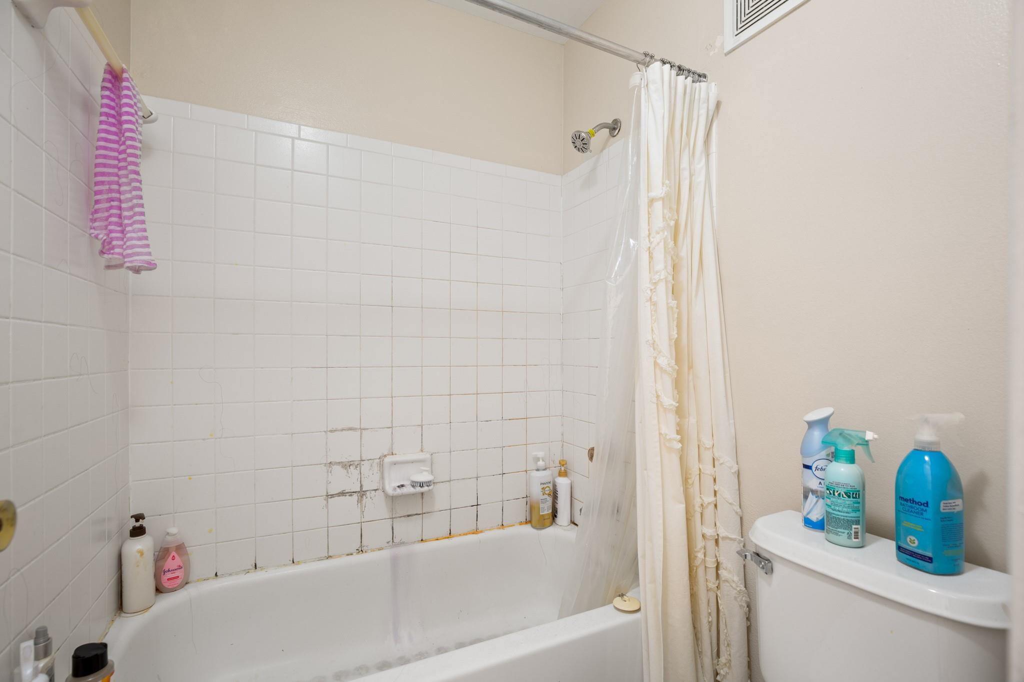 501 W 26th St # 323, Austin, TX 78705