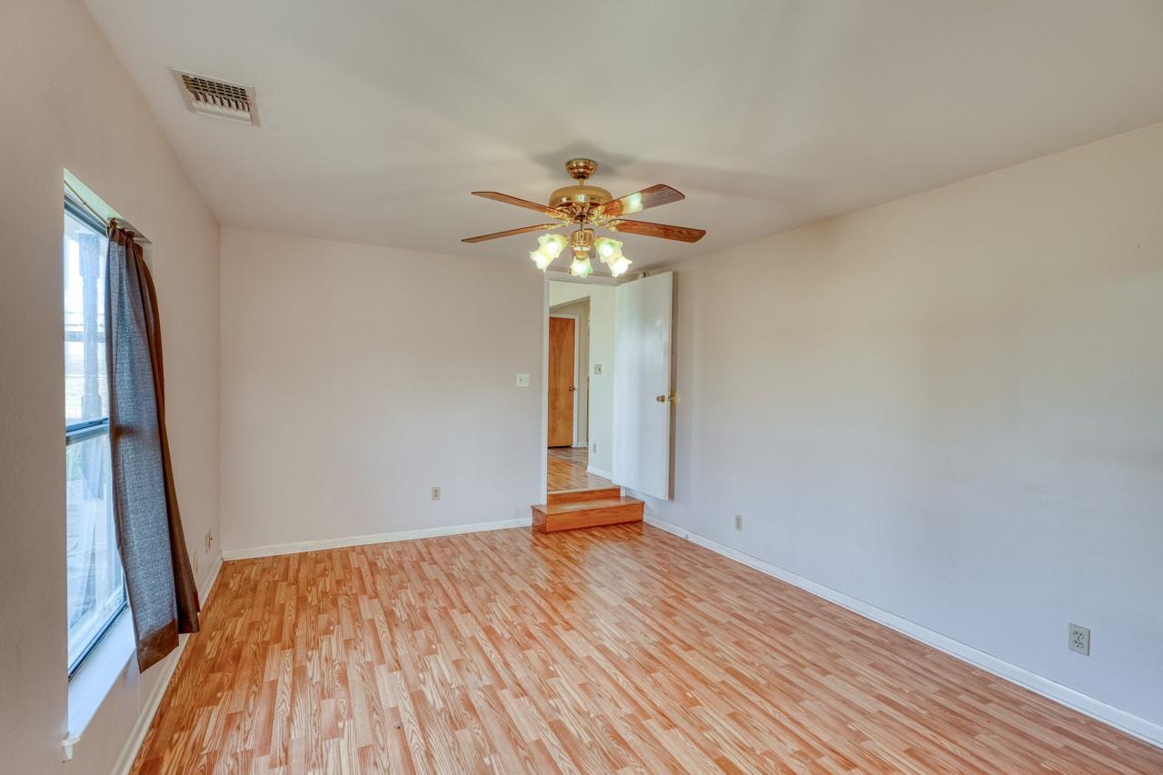 127 Old River Crossing, Johnson City, TX 78636