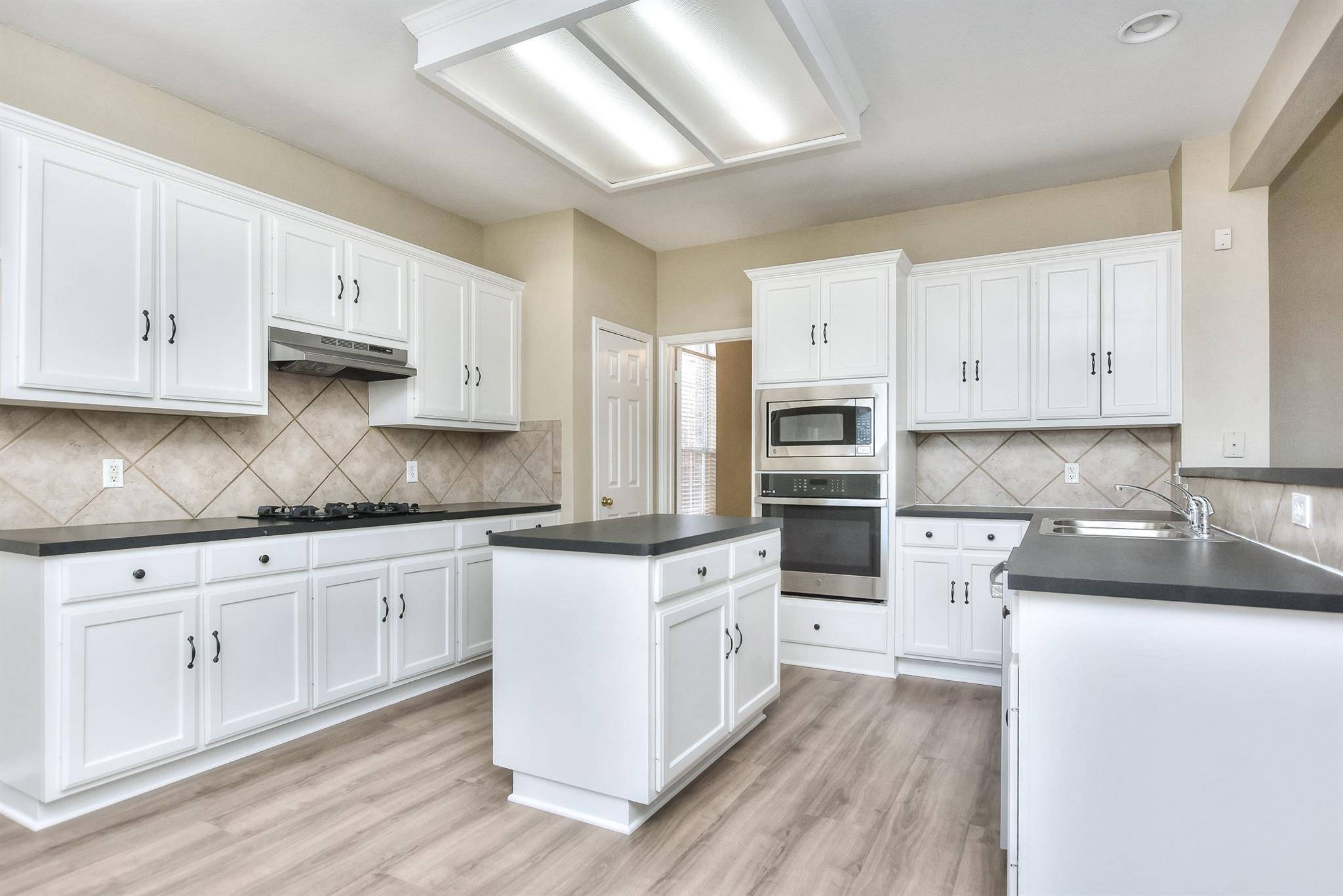 303 Gulfstream Dr, Georgetown, TX 78626