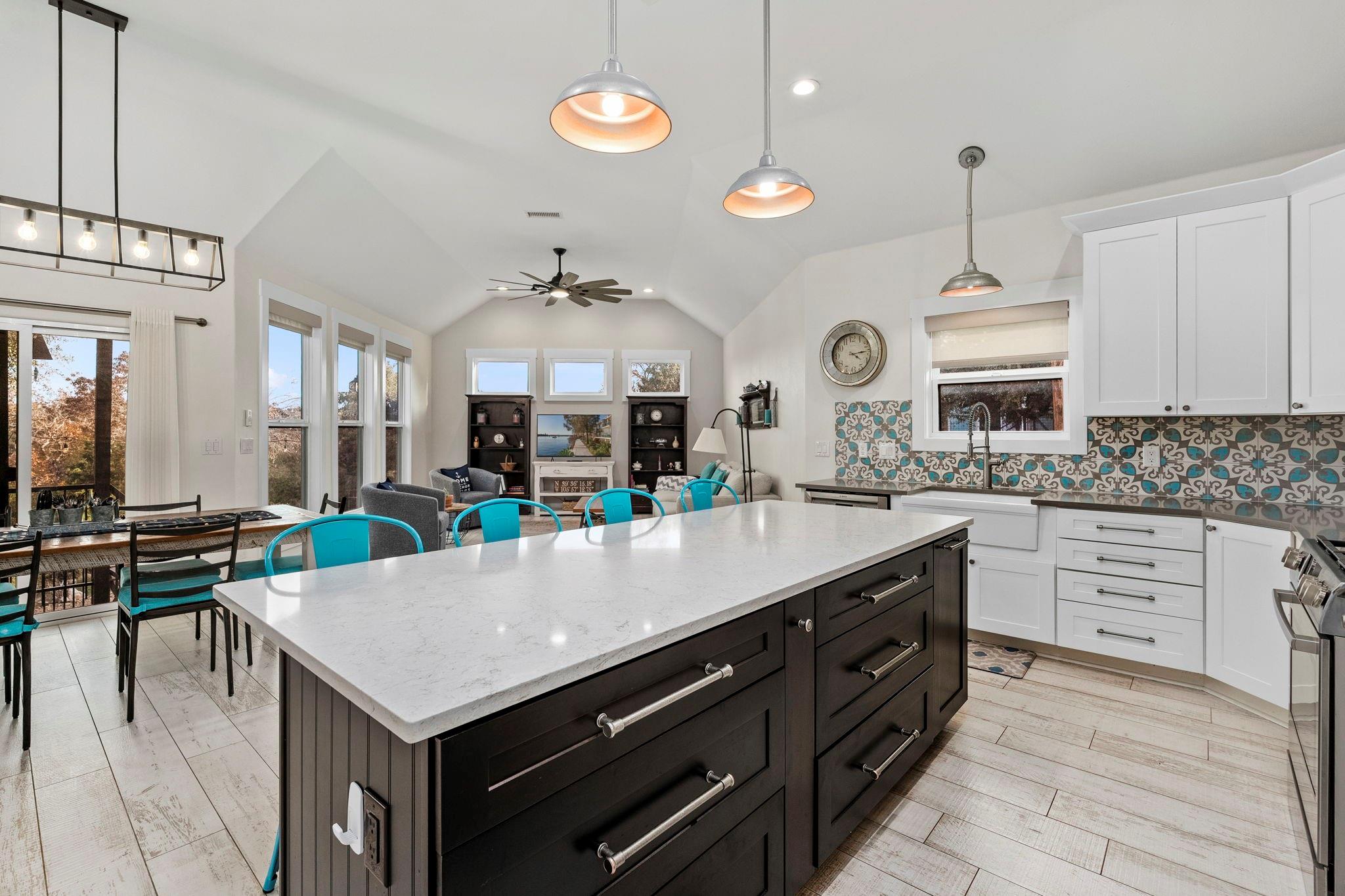 1799 W Lakeside Dr, Canyon Lake, TX 78133