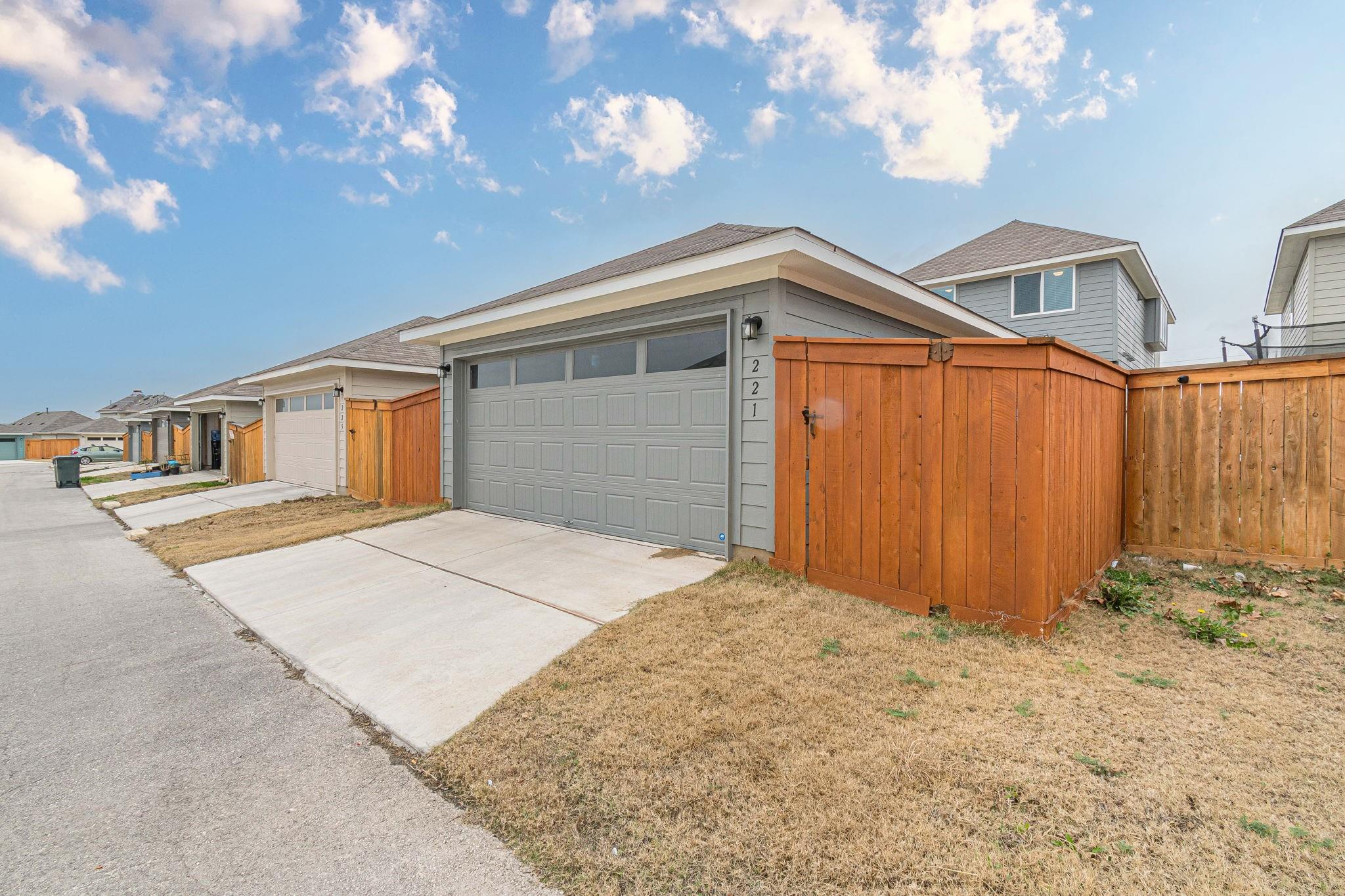 221 Duck Creek Trl, San Marcos, TX 78666