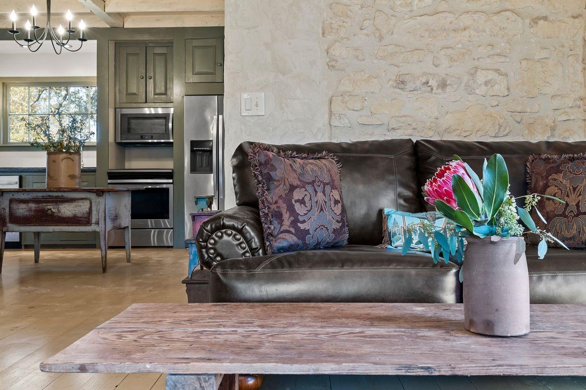 700 N. Wood Hills Dr, Fredericksburg, TX 78624