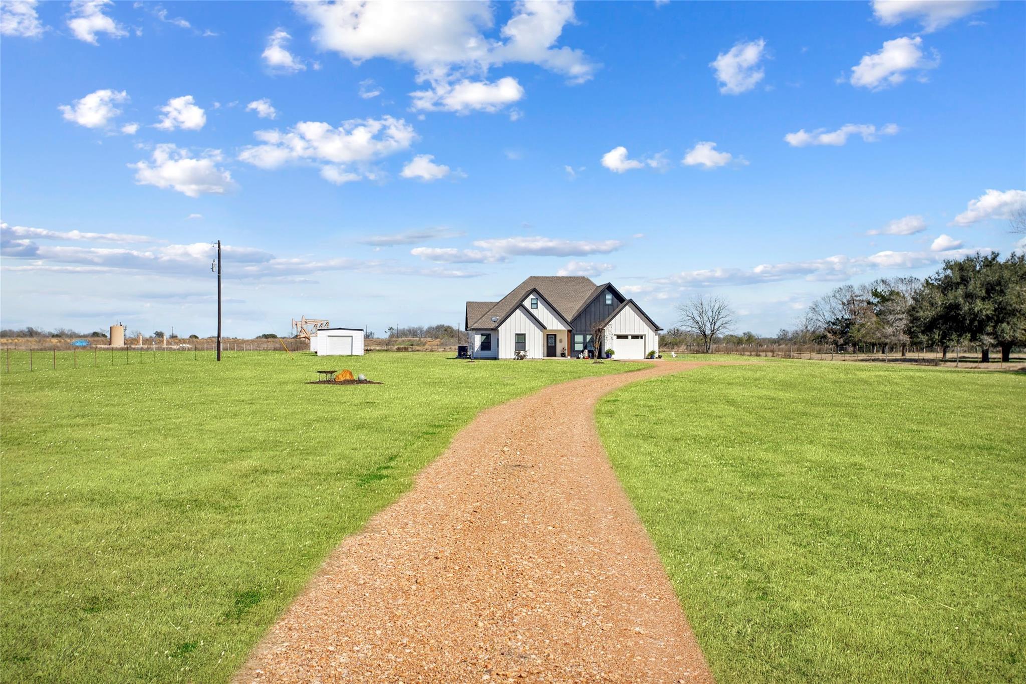 1115 Private Road 8022, Lincoln, TX 78948