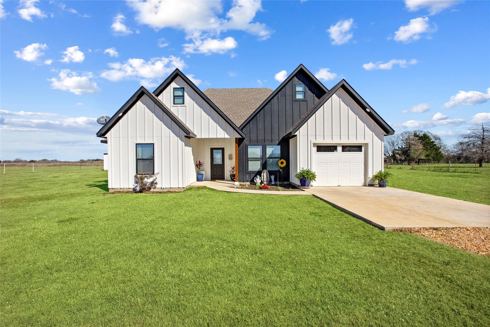 1115 Private Road 8022, Lincoln, TX 78948