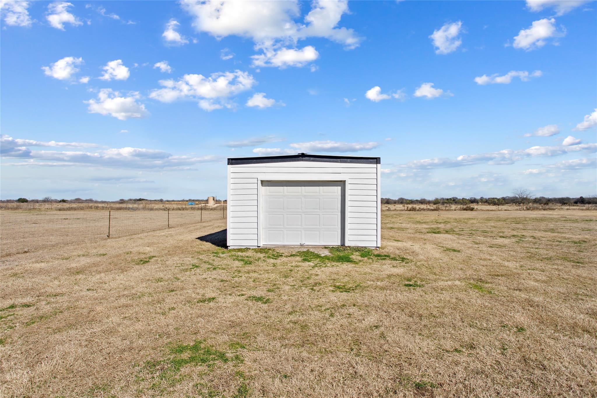 1115 Private Road 8022, Lincoln, TX 78948
