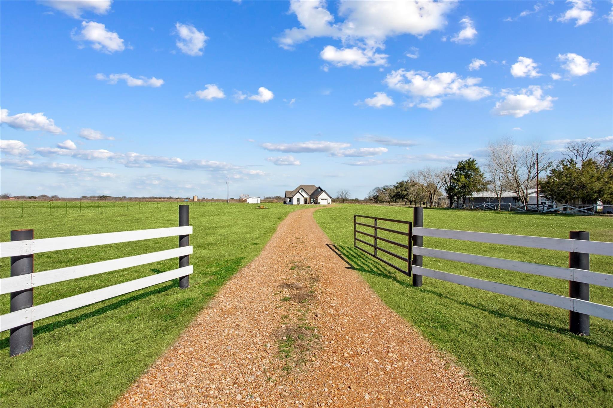 1115 Private Road 8022, Lincoln, TX 78948