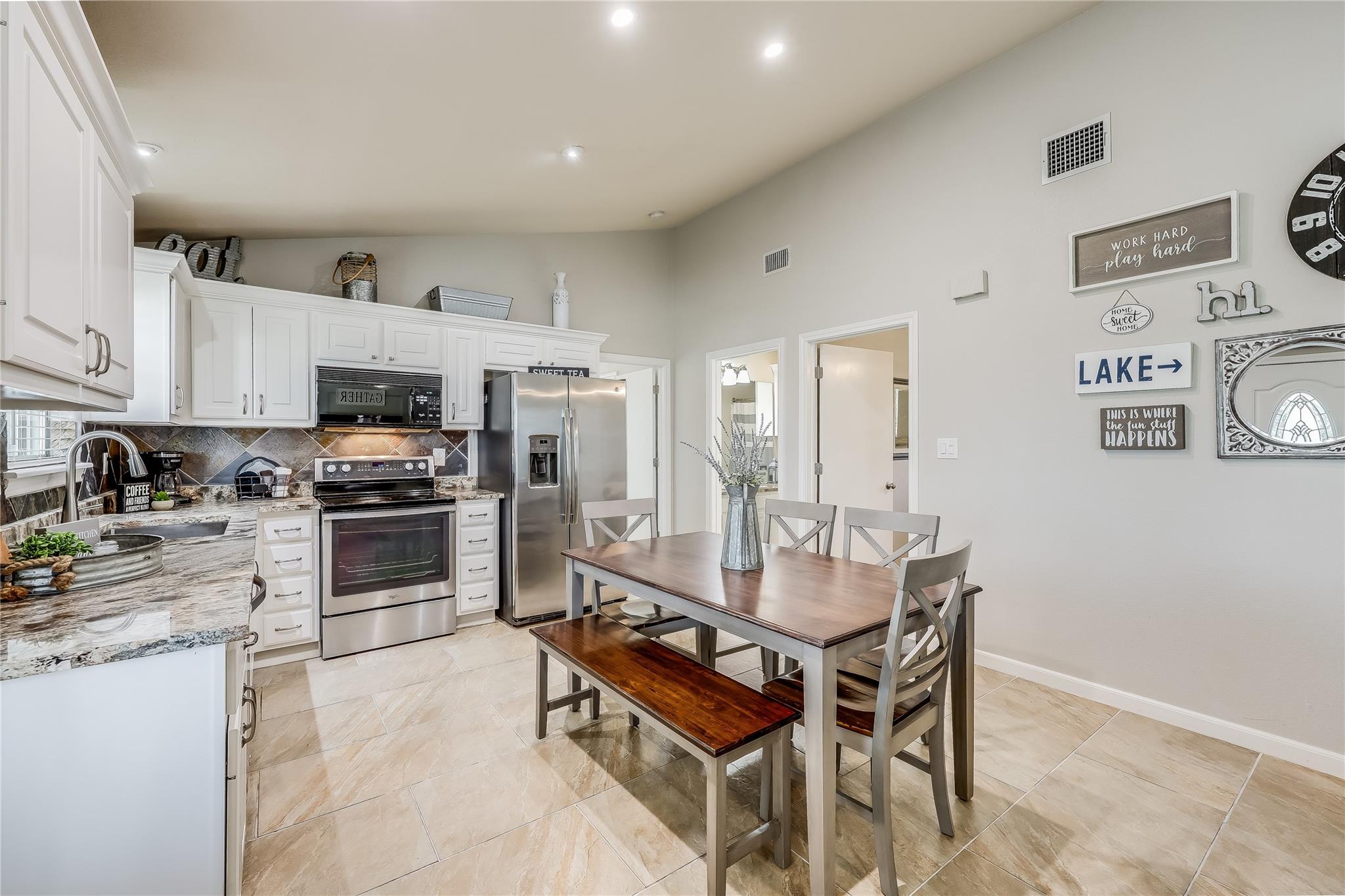 426 Summit Ridge Dr N, Point Venture, TX 78645