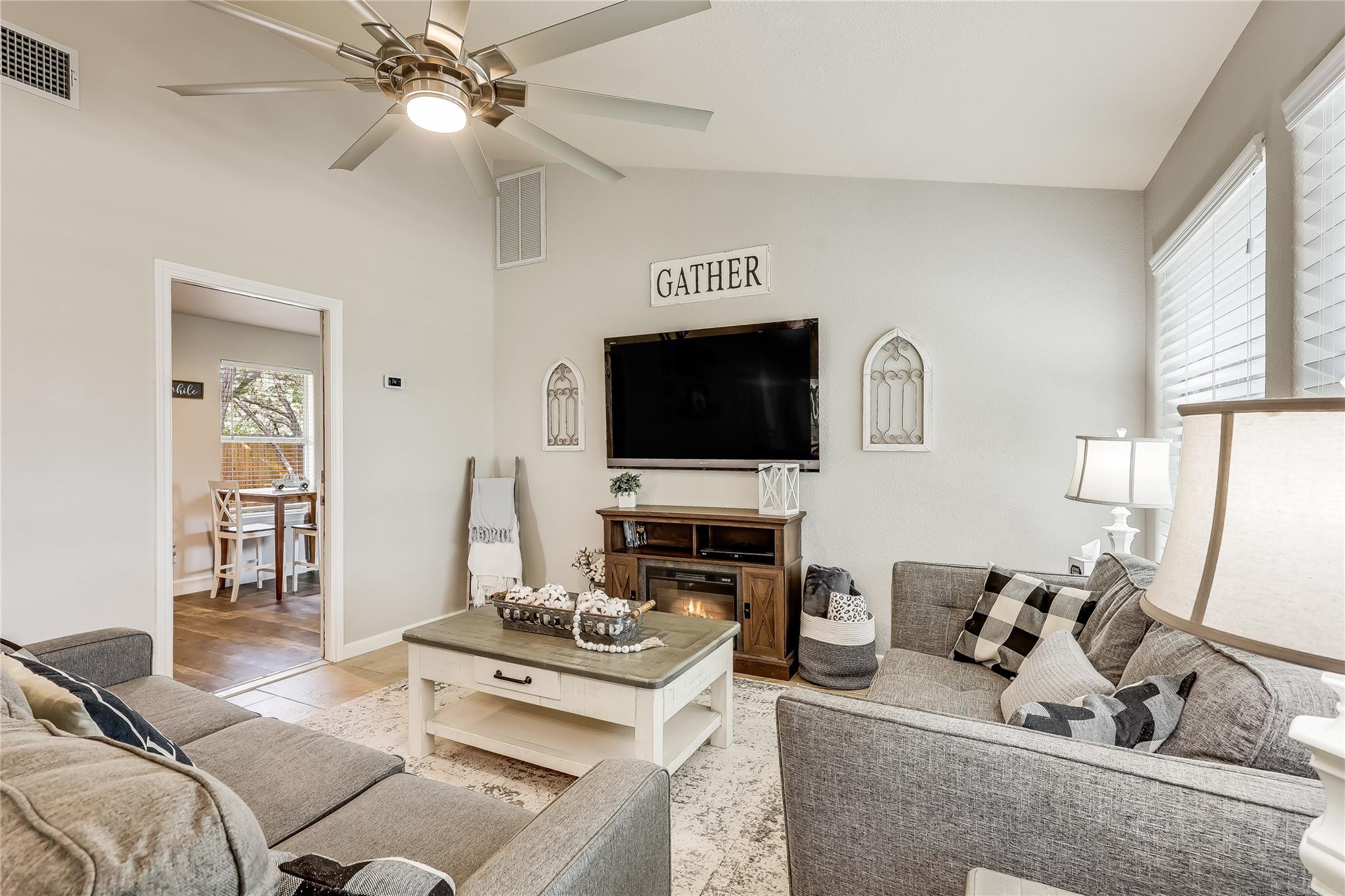 426 Summit Ridge Dr N, Point Venture, TX 78645