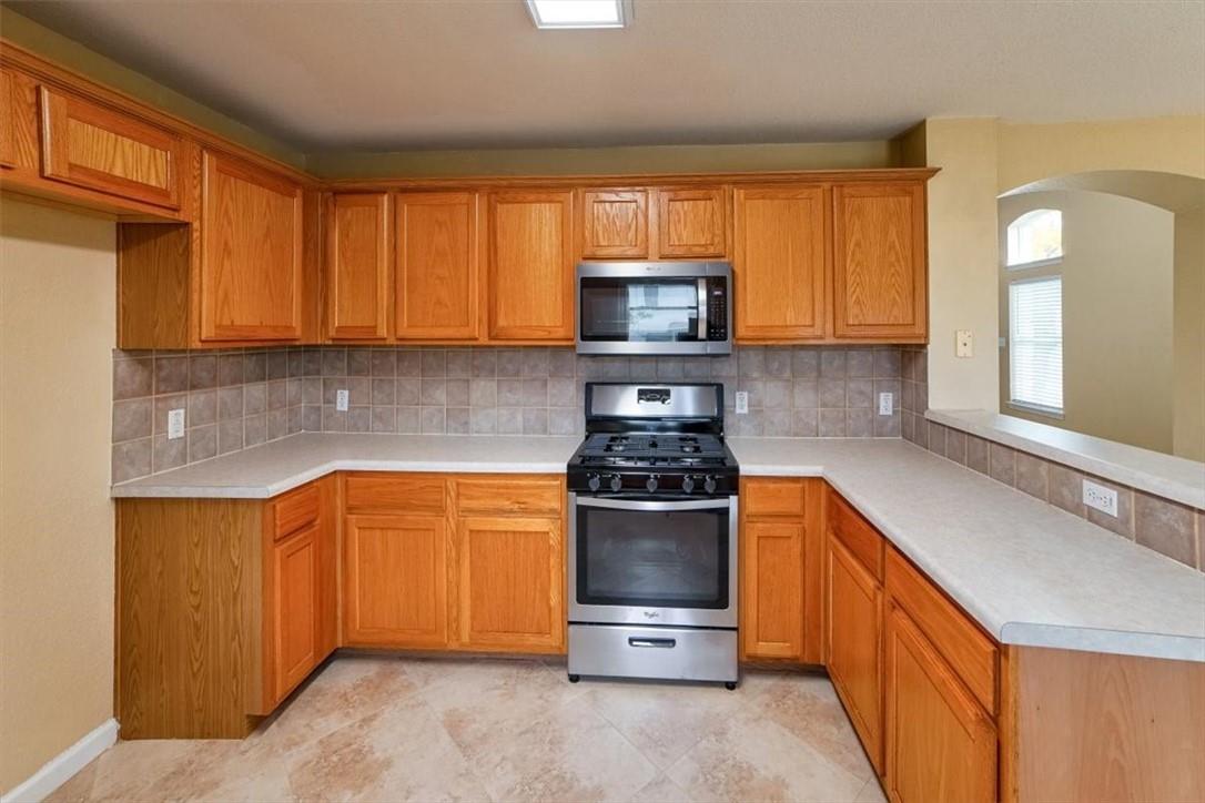 2812 Greenlee Dr, Leander, TX 78641