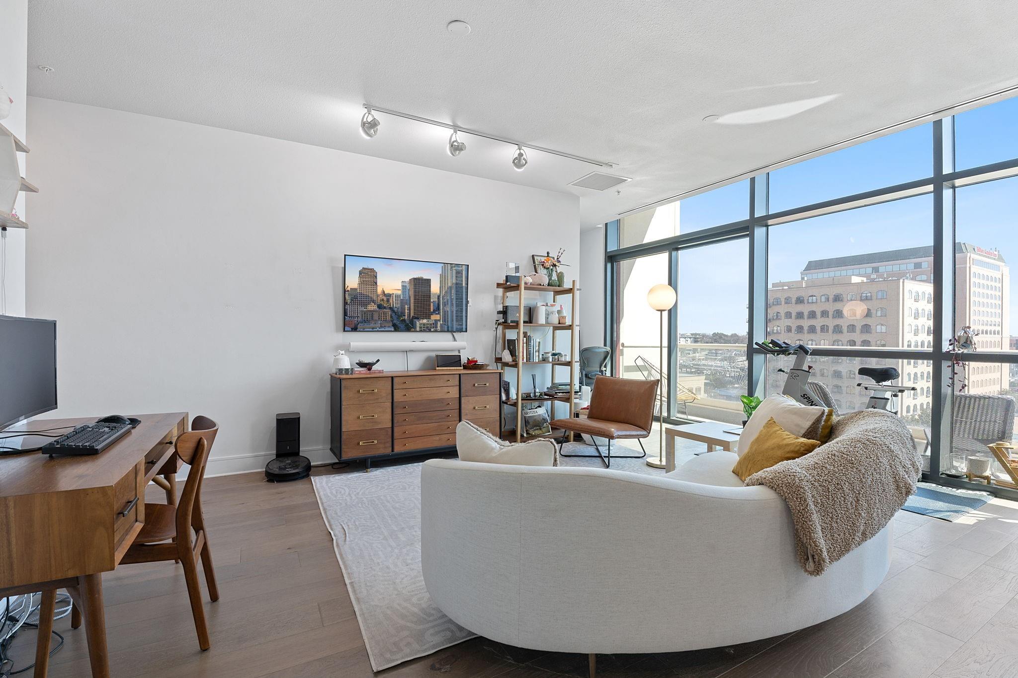 555 E 5th St # 817, Austin, TX 78701