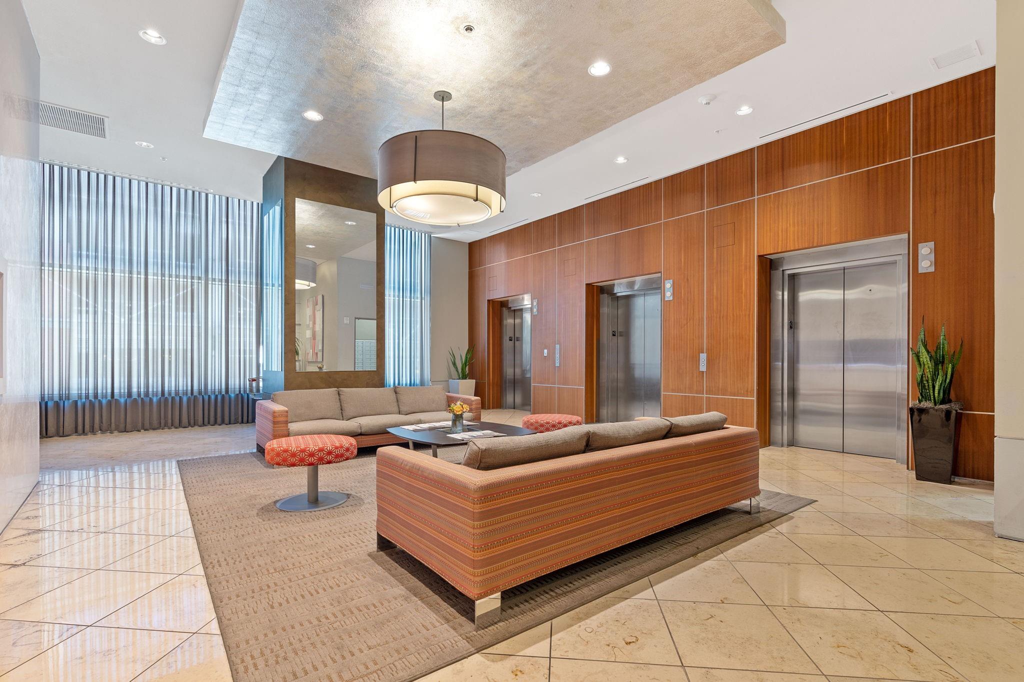 555 E 5th St # 817, Austin, TX 78701