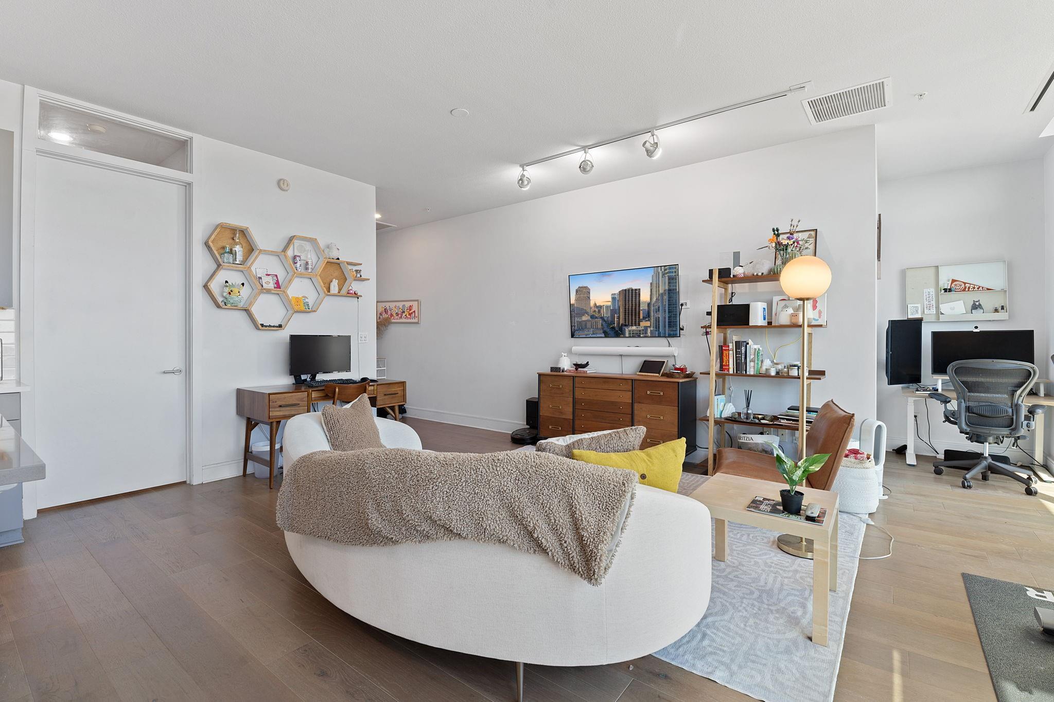 555 E 5th St # 817, Austin, TX 78701