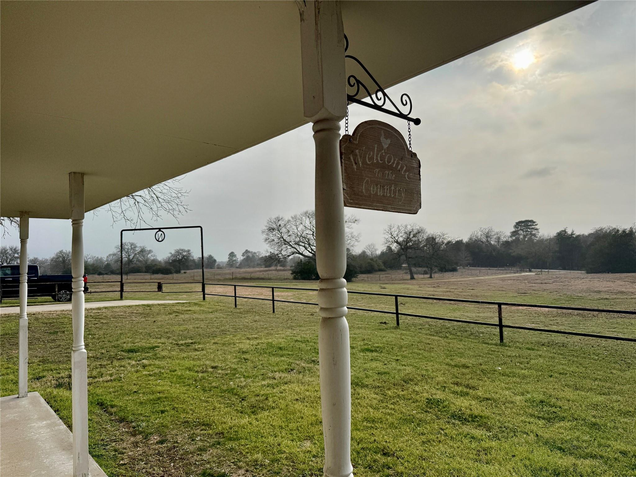 596 Nink Rd, Smithville, TX 78957