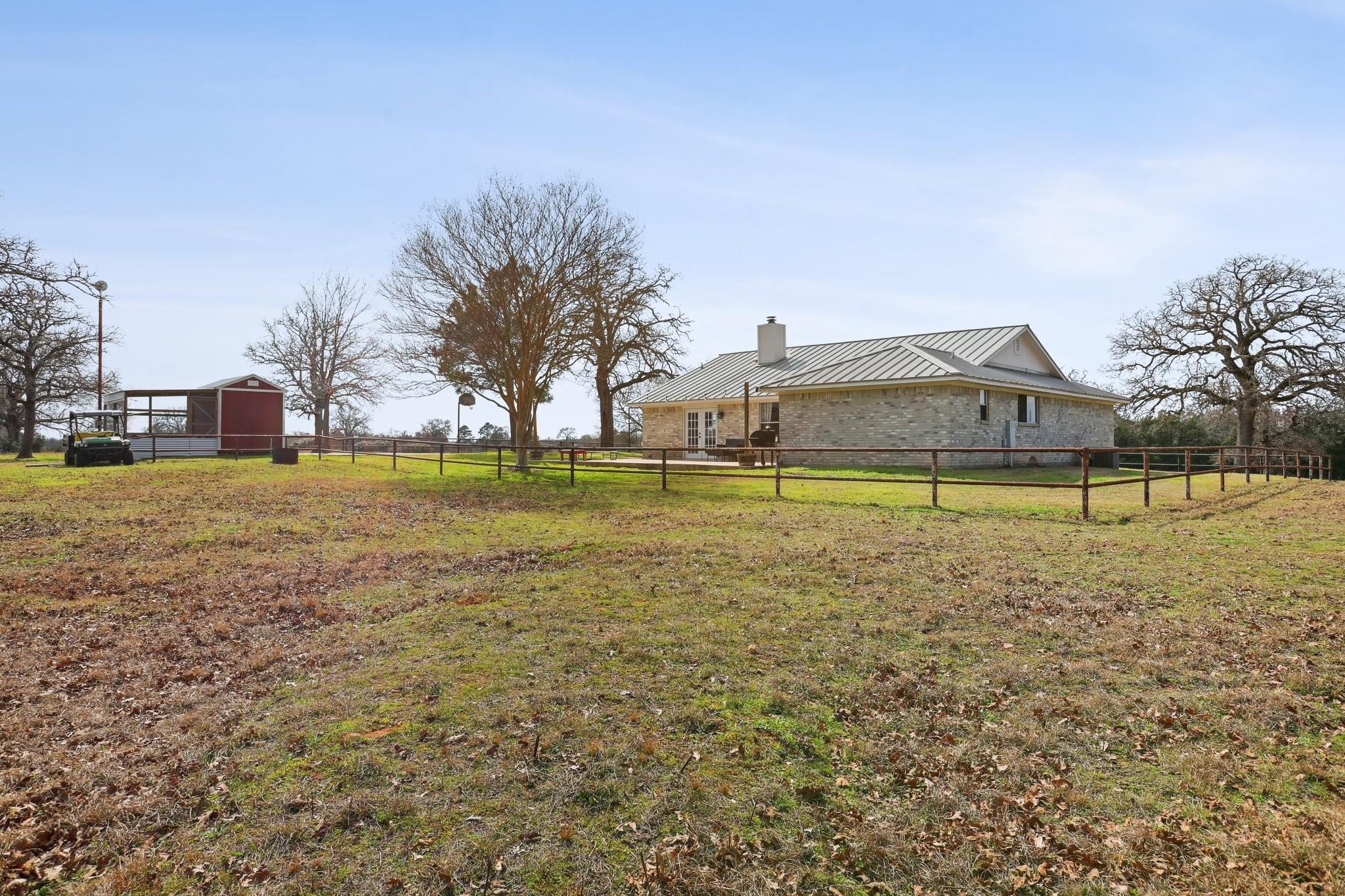 596 Nink Rd, Smithville, TX 78957
