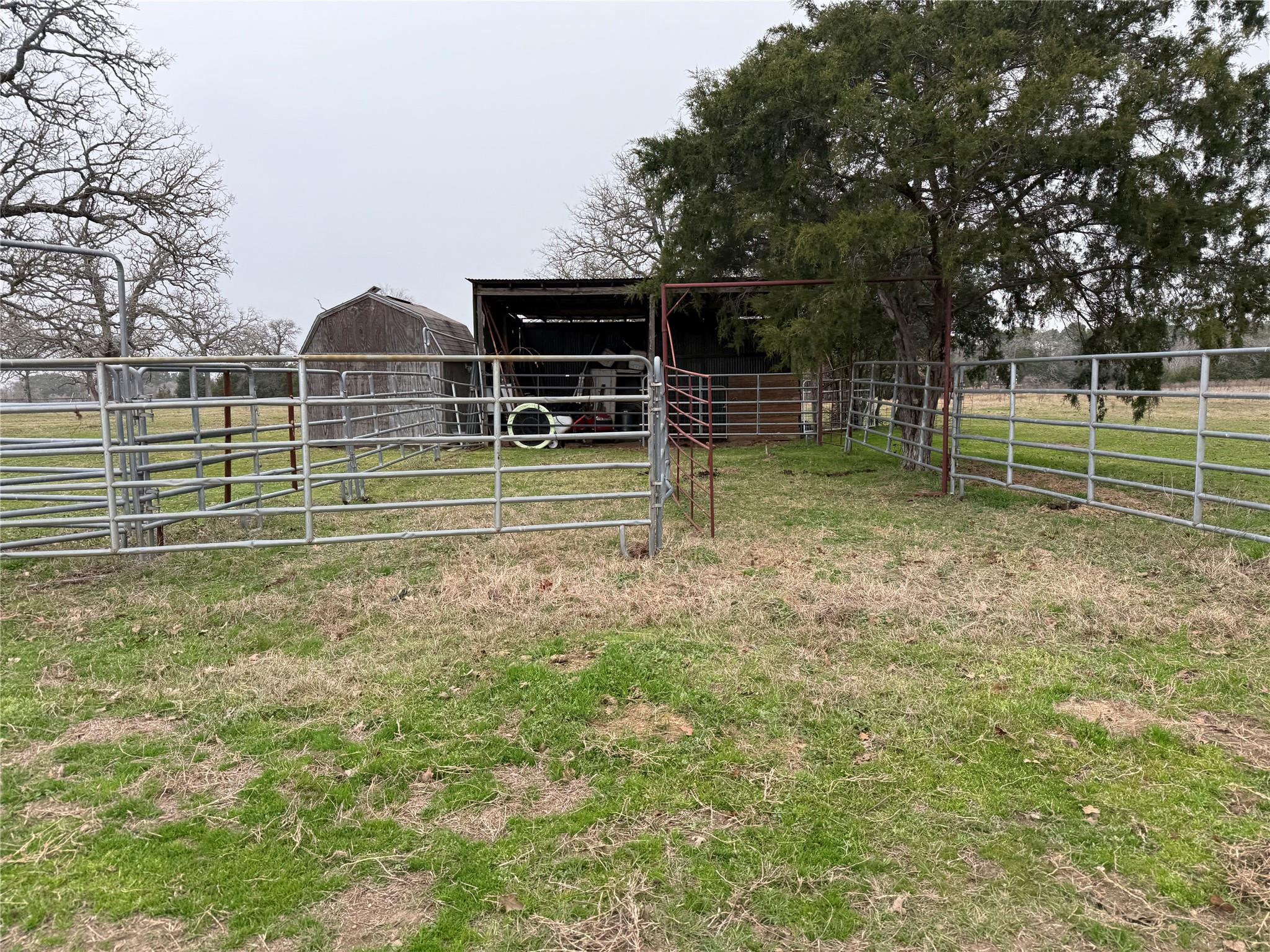 596 Nink Rd, Smithville, TX 78957