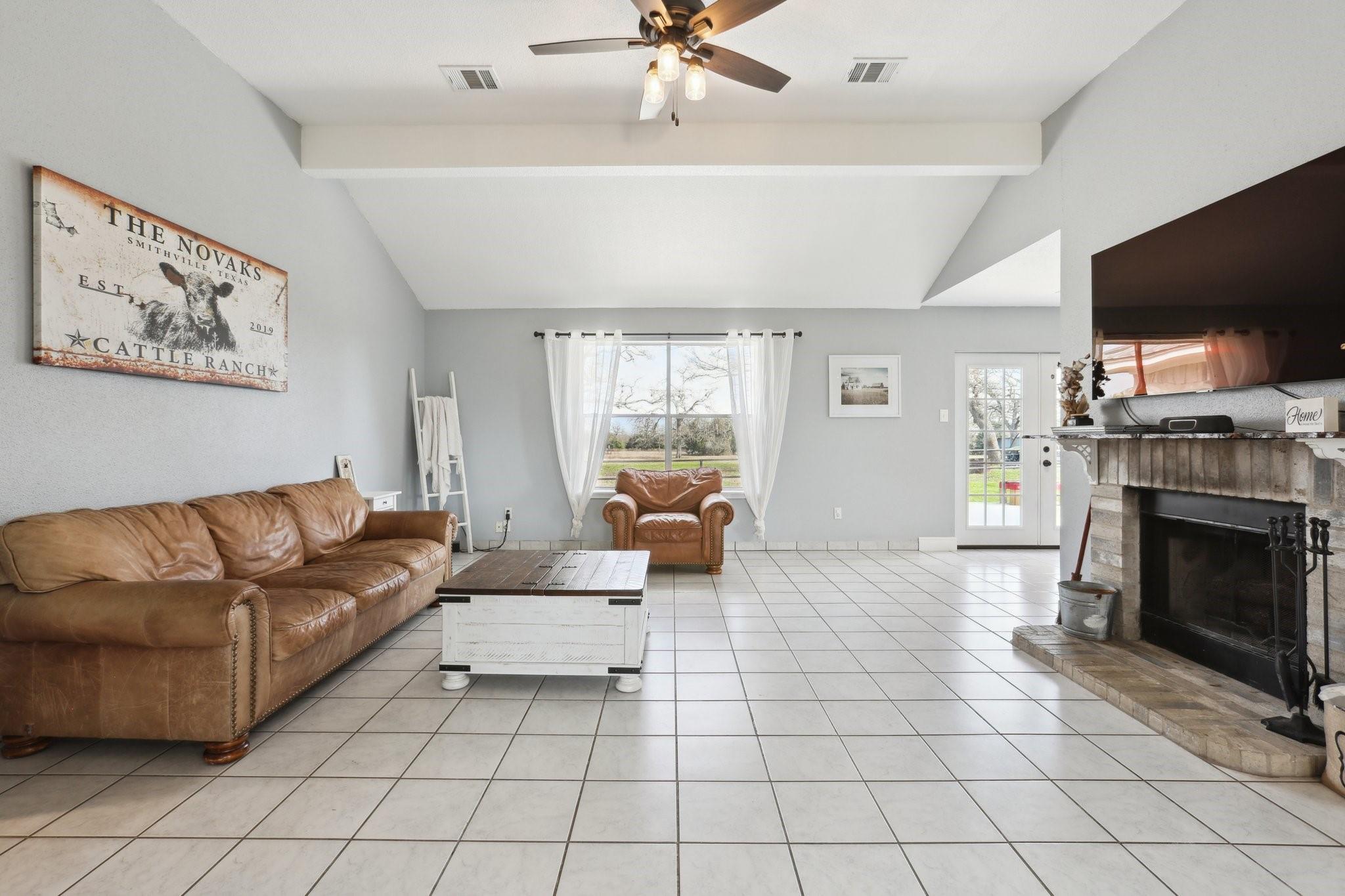 596 Nink Rd, Smithville, TX 78957