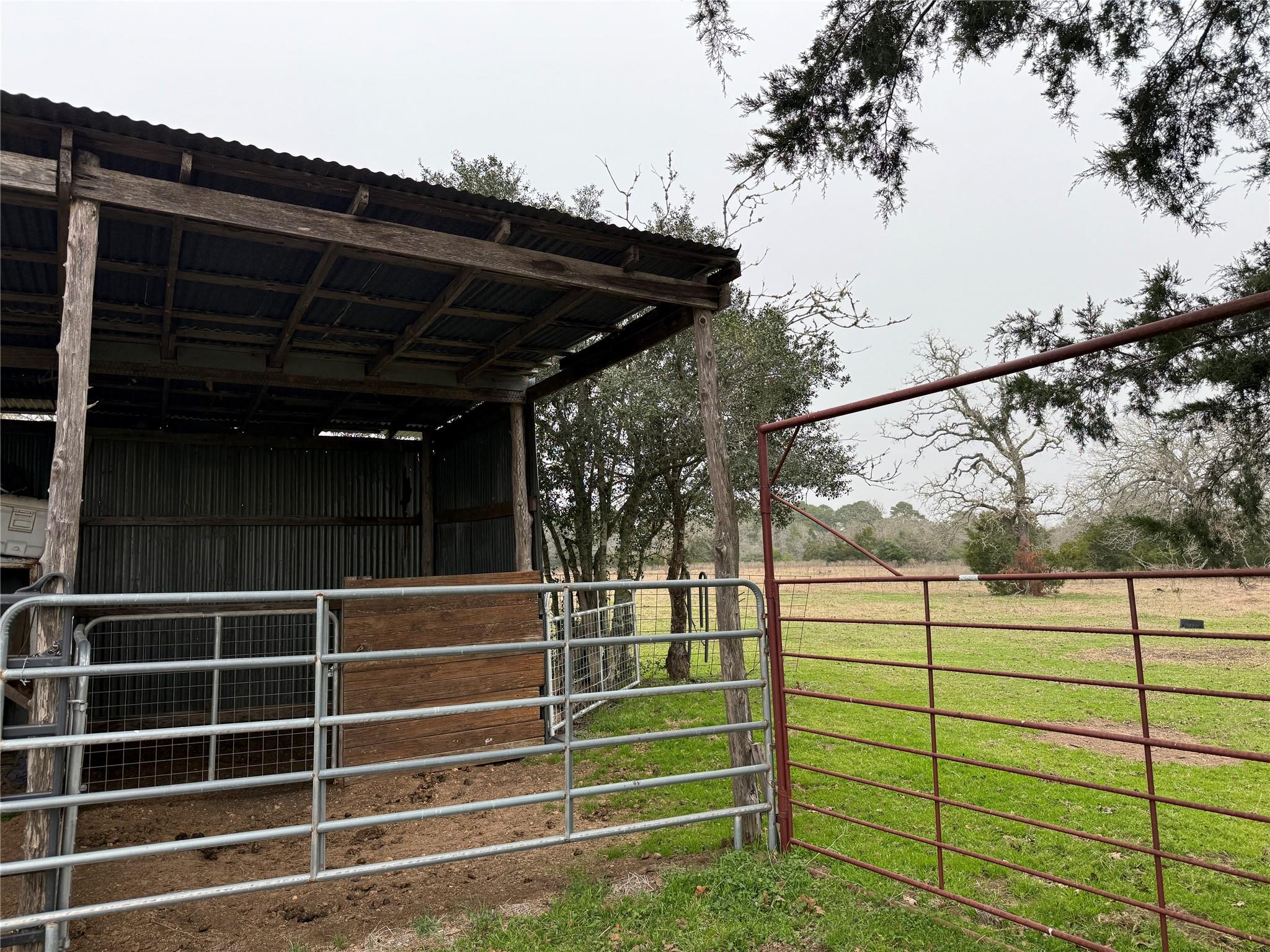 596 Nink Rd, Smithville, TX 78957