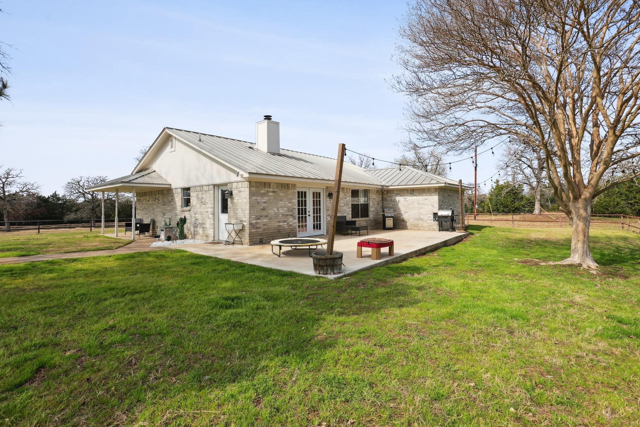 596 Nink Rd, Smithville, TX 78957